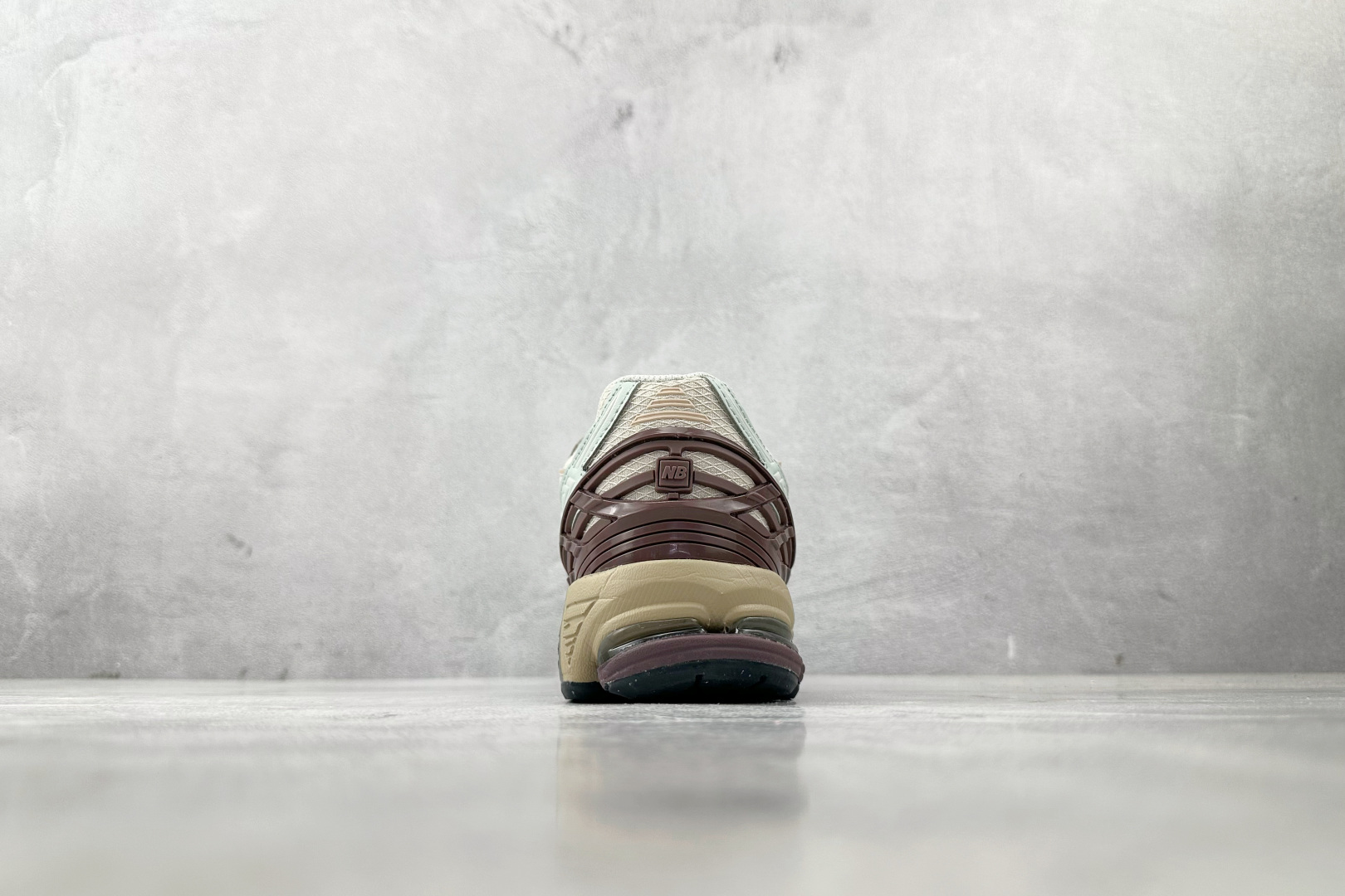 FC 本地💰200
纯原出品  New Balance NB 1906 米青

货号：M1906ND
尺码：36 36.5 37 38.5 39 40 40.5 41 42 42.5 43 44 44.5 45 46 46.5
编码：30