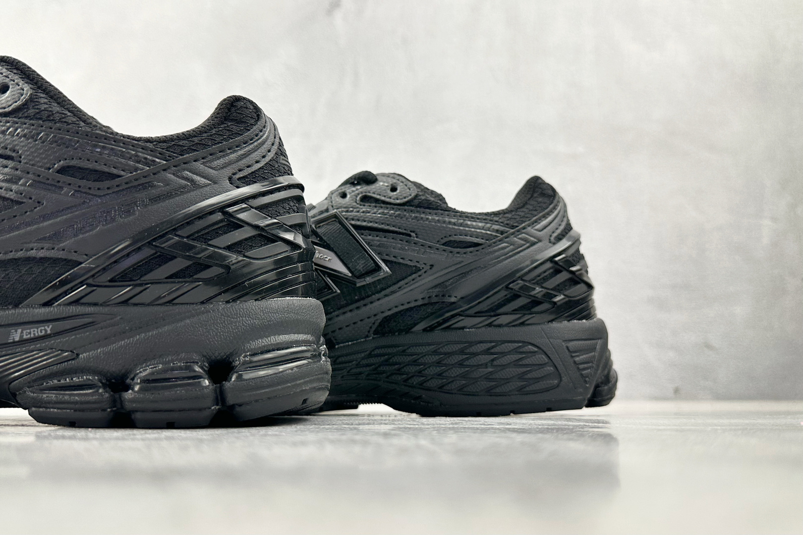 FC 本地💰200
纯原出品  New Balance NB 1906U 黑色

货号：M1906NJ
尺码：36 36.5 37 38.5 39 40 40.5 41 42 42.5 43 44 44.5 45 46 46.5
编码：30