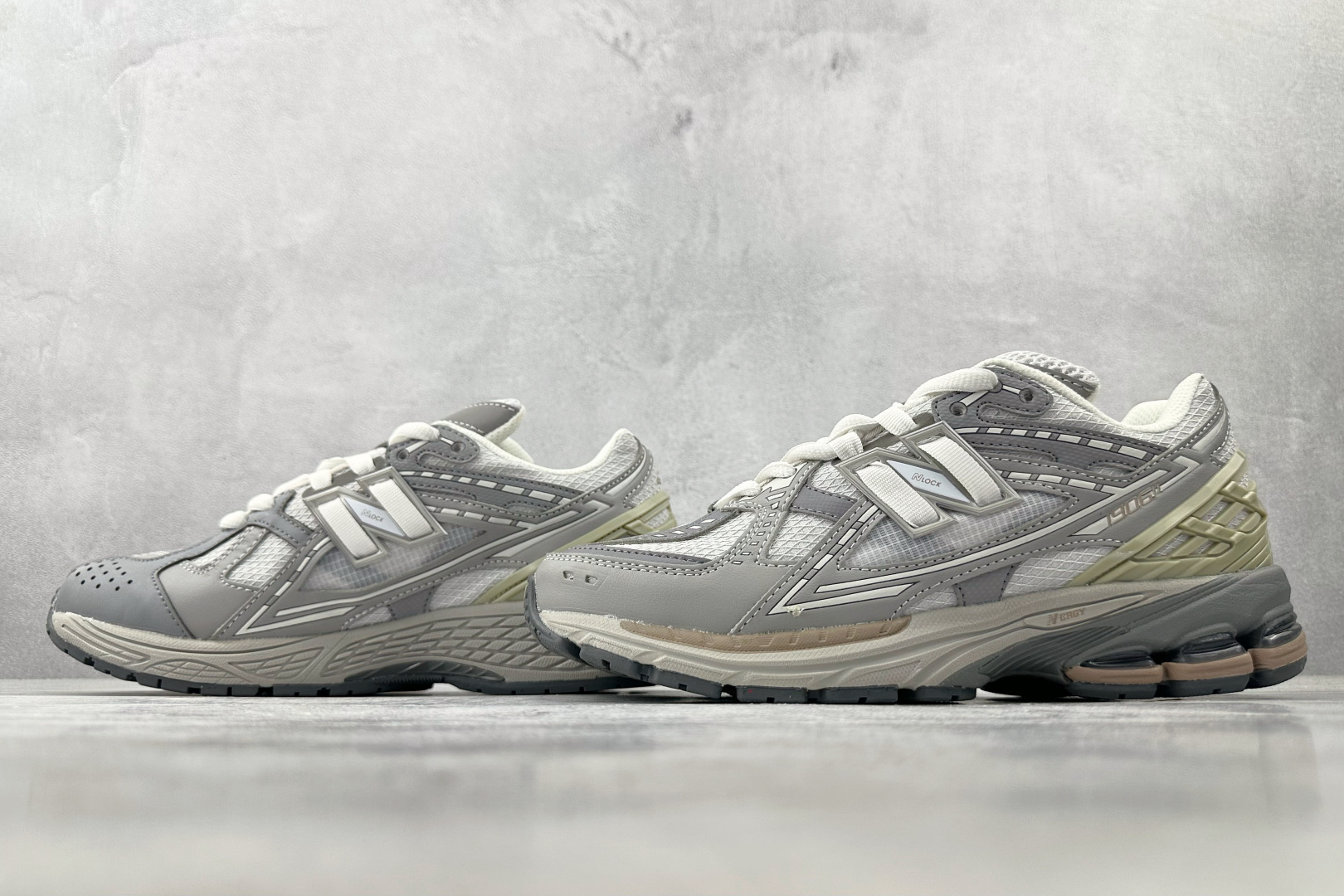FC 本地💰200
纯原出品  New Balance NB 1906N 灰色

货号：M1906NB
尺码：36 36.5 37 38.5 39 40 40.5 41 42 42.5 43 44 44.5 45 46 46.5
编码：30