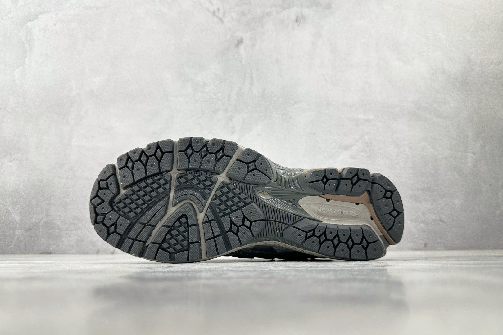 FC 本地💰200
纯原出品  New Balance NB 1906N 灰色

货号：M1906NB
尺码：36 36.5 37 38.5 39 40 40.5 41 42 42.5 43 44 44.5 45 46 46.5
编码：30