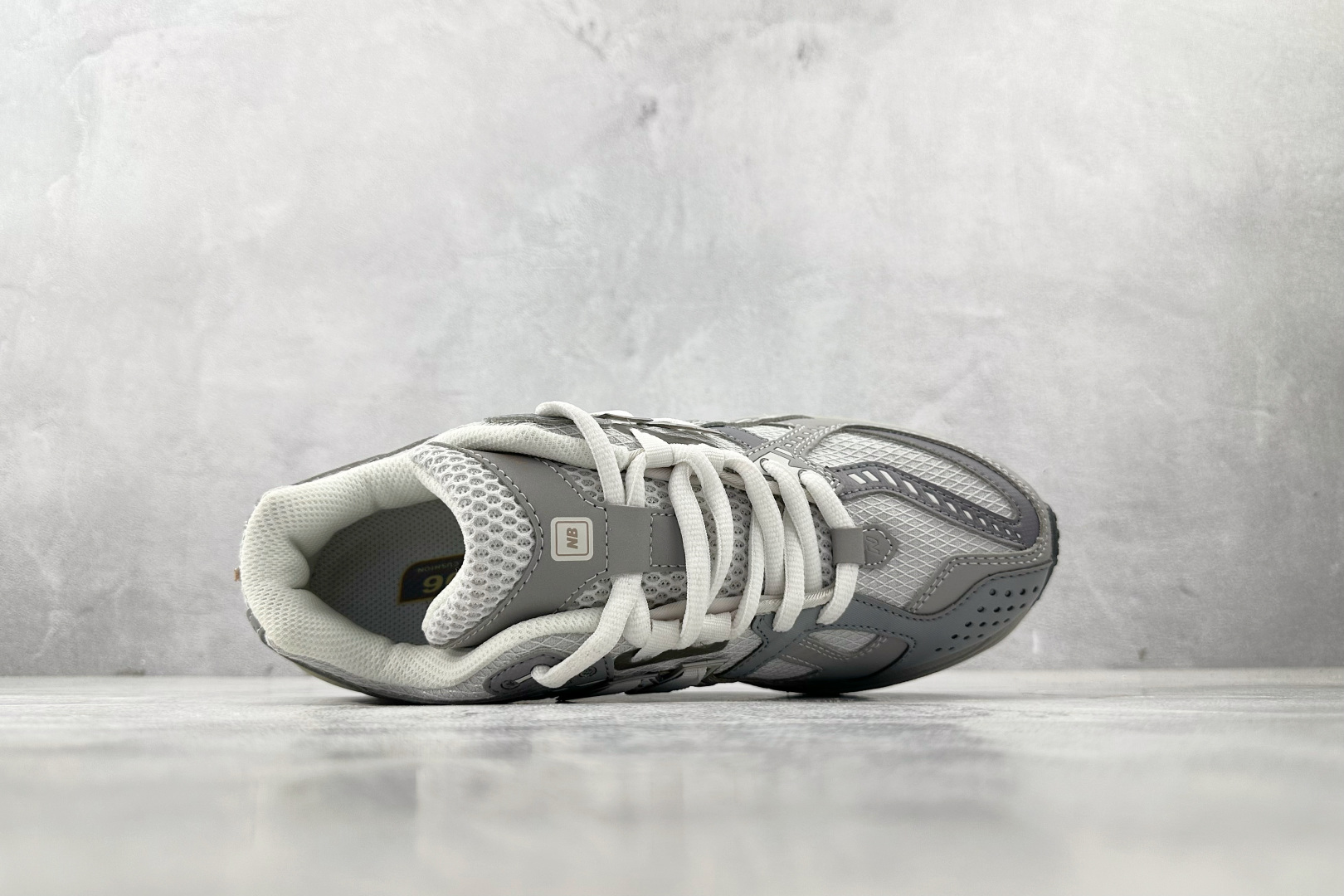 FC 本地💰200
纯原出品  New Balance NB 1906N 灰色

货号：M1906NB
尺码：36 36.5 37 38.5 39 40 40.5 41 42 42.5 43 44 44.5 45 46 46.5
编码：30