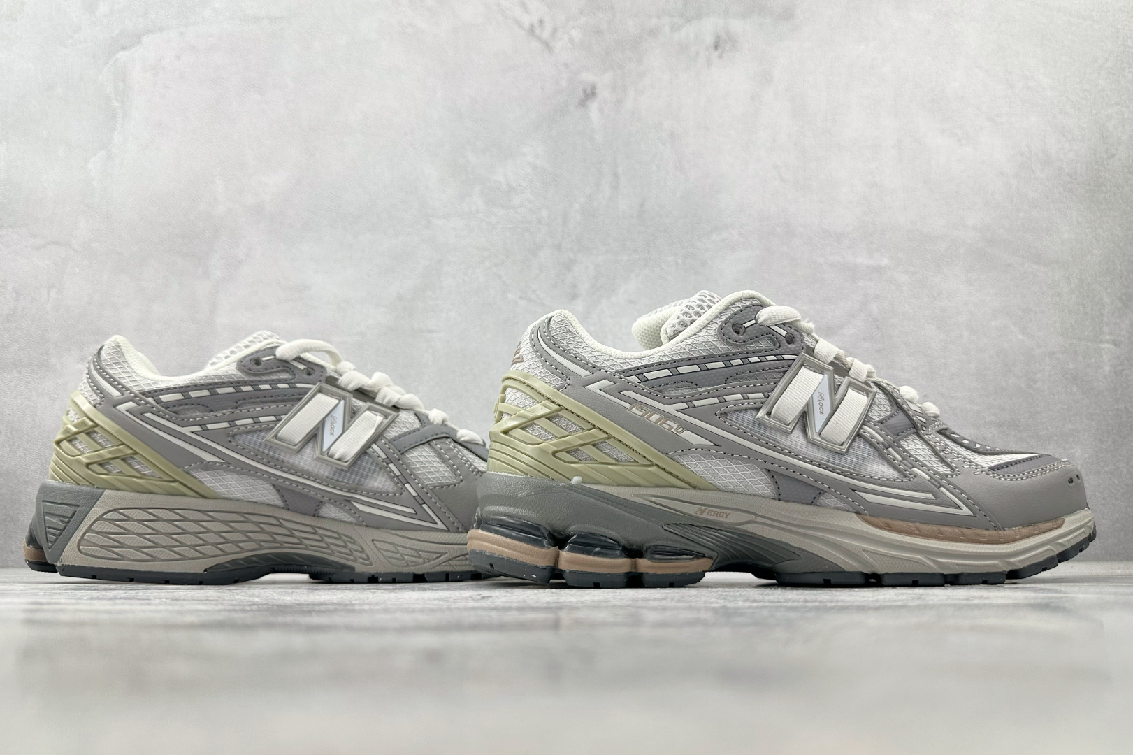 FC 本地💰200
纯原出品  New Balance NB 1906N 灰色

货号：M1906NB
尺码：36 36.5 37 38.5 39 40 40.5 41 42 42.5 43 44 44.5 45 46 46.5
编码：30