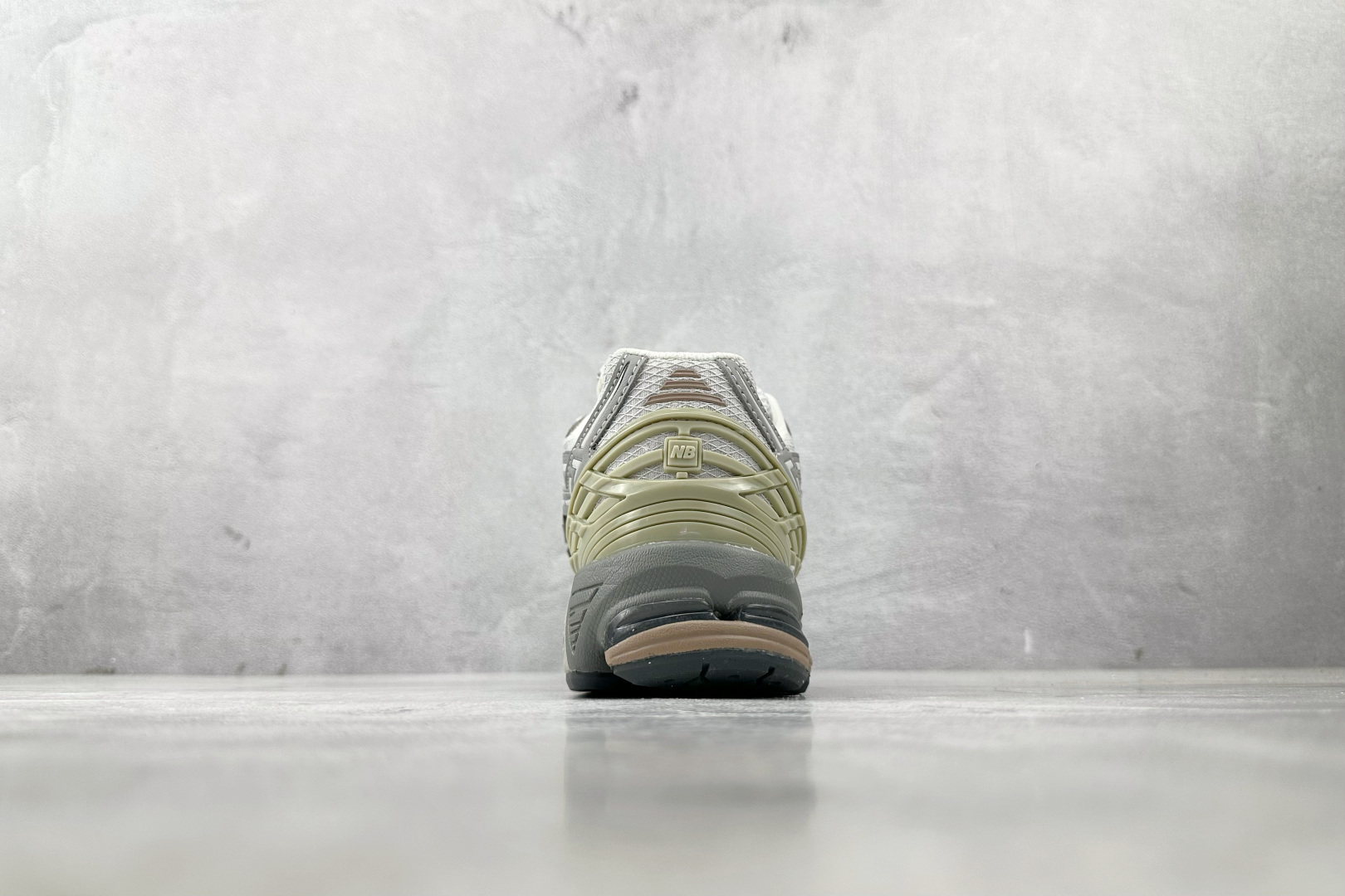 FC 本地💰200
纯原出品  New Balance NB 1906N 灰色

货号：M1906NB
尺码：36 36.5 37 38.5 39 40 40.5 41 42 42.5 43 44 44.5 45 46 46.5
编码：30