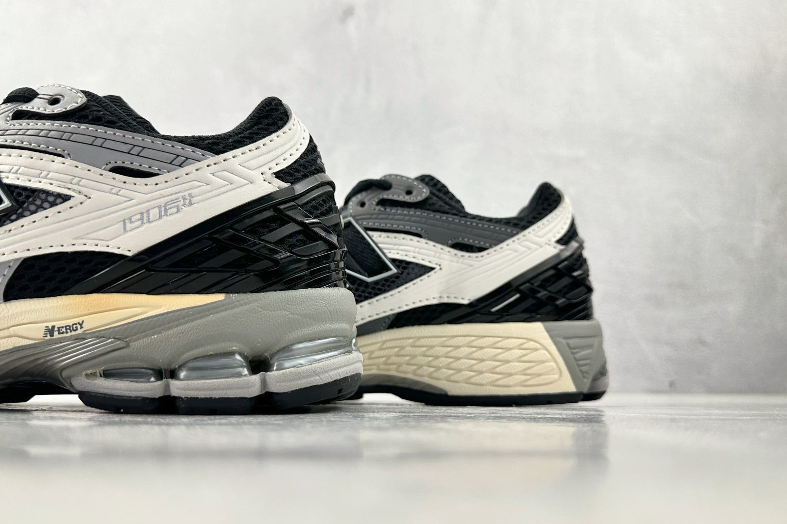 FC 本地💰200
纯原出品  New Balance NB 1906U 黑米色

货号：U1906NC
尺码：36 36.5 37 38.5 39 40 40.5 41 42 42.5 43 44 44.5 45 46 46.5
编码：30