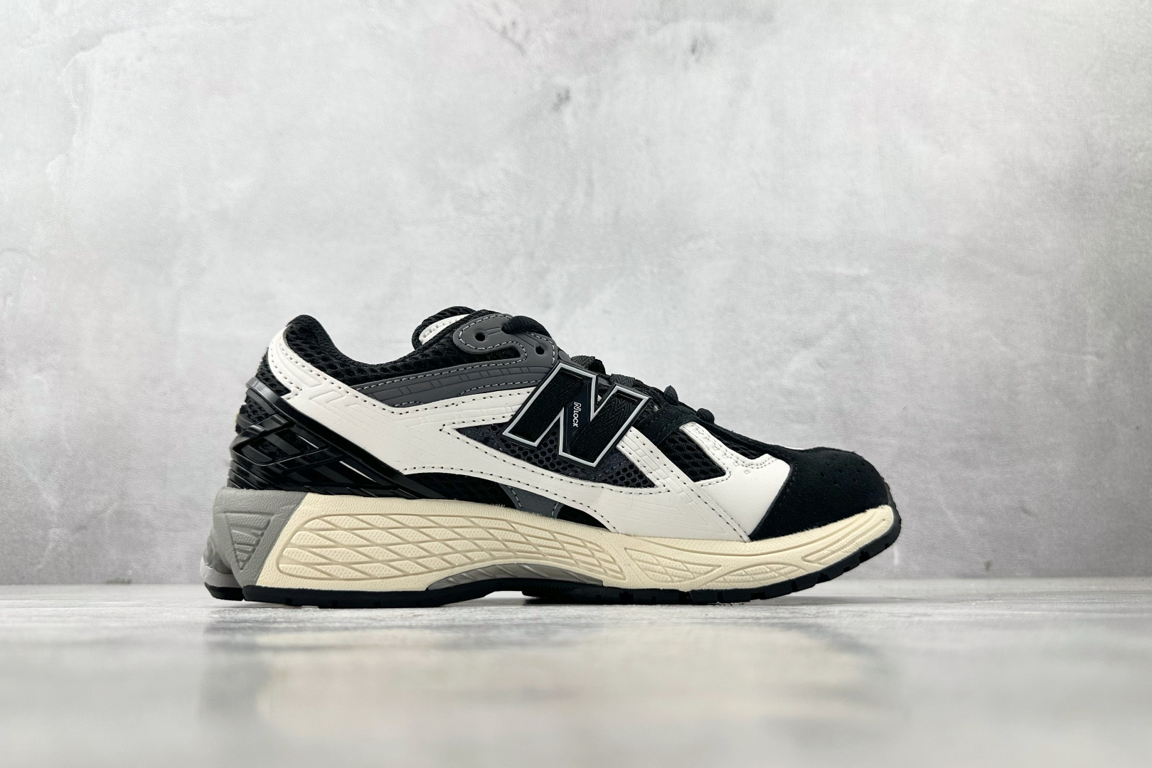 FC 本地💰200
纯原出品  New Balance NB 1906U 黑米色

货号：U1906NC
尺码：36 36.5 37 38.5 39 40 40.5 41 42 42.5 43 44 44.5 45 46 46.5
编码：30