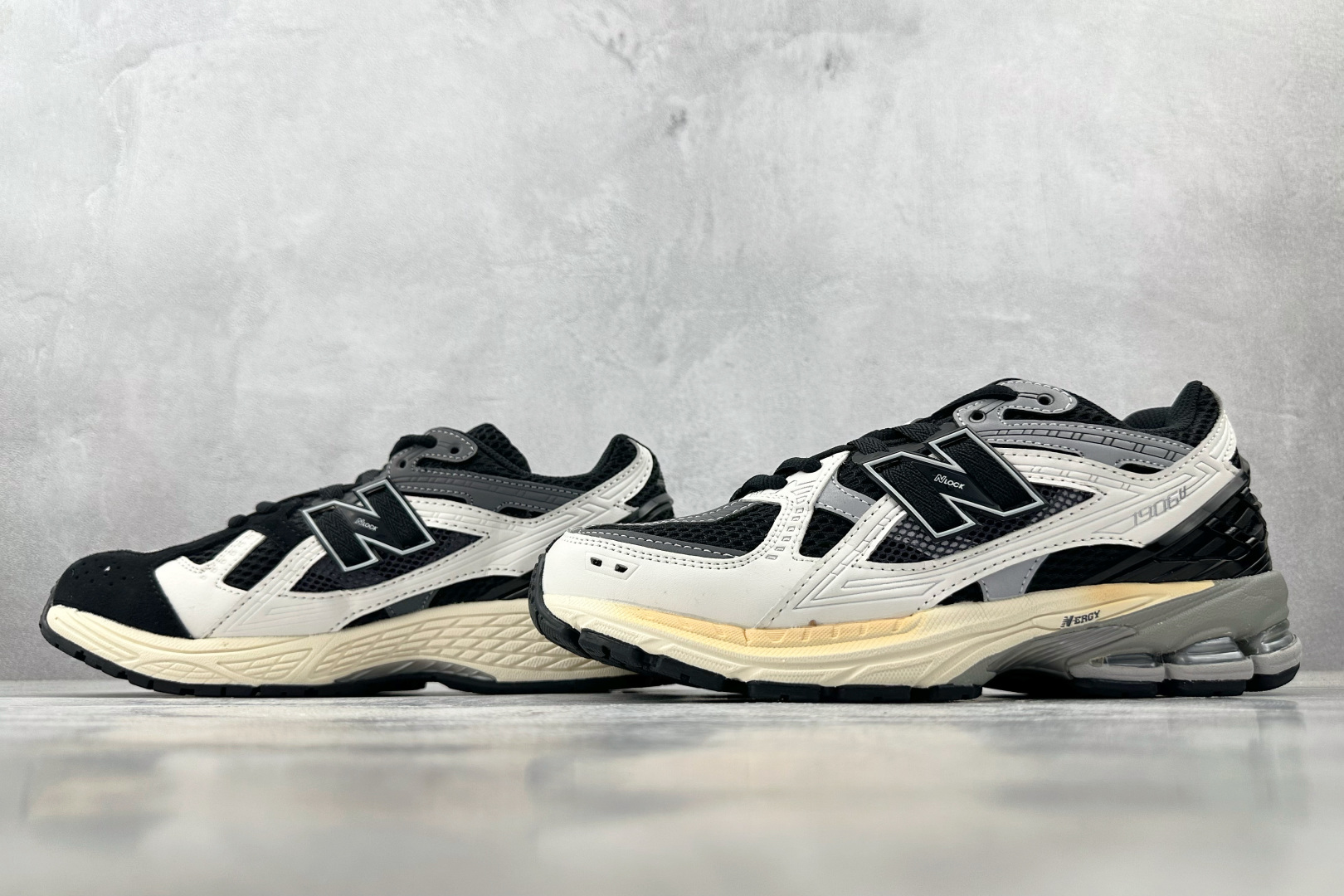 FC 本地💰200
纯原出品  New Balance NB 1906U 黑米色

货号：U1906NC
尺码：36 36.5 37 38.5 39 40 40.5 41 42 42.5 43 44 44.5 45 46 46.5
编码：30