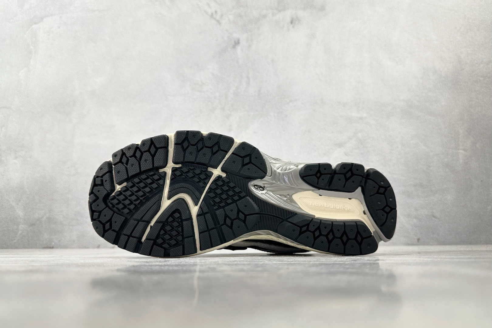 FC 本地💰200
纯原出品  New Balance NB 1906U 黑米色

货号：U1906NC
尺码：36 36.5 37 38.5 39 40 40.5 41 42 42.5 43 44 44.5 45 46 46.5
编码：30
