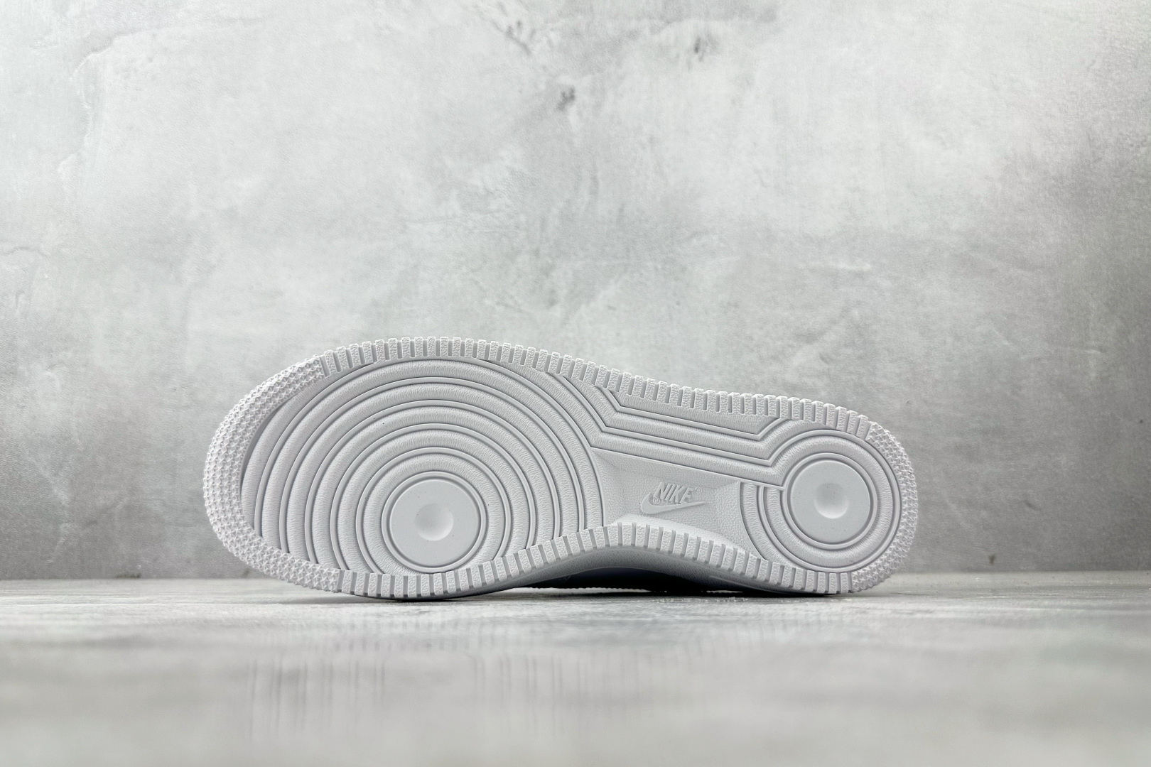 GX 
Nike Air Force 1'07 纯白

货号：CW2288 111
尺码：36 36.5