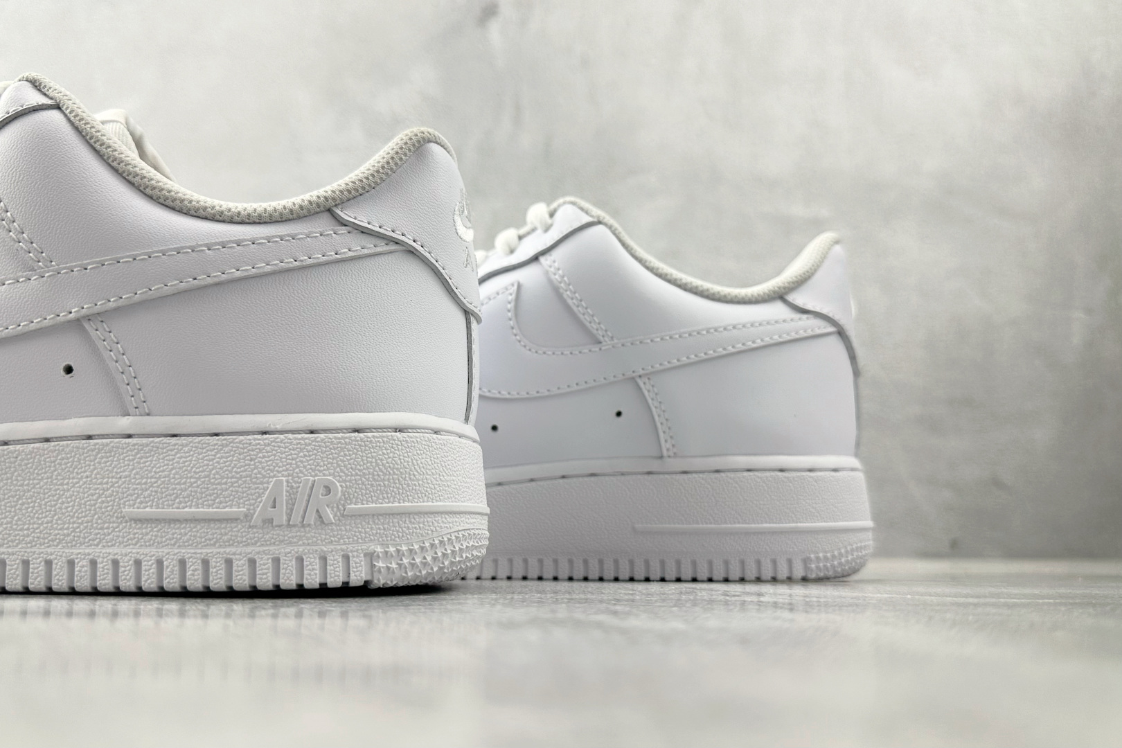 GX 
Nike Air Force 1'07 纯白

货号：CW2288 111
尺码：36 36.5