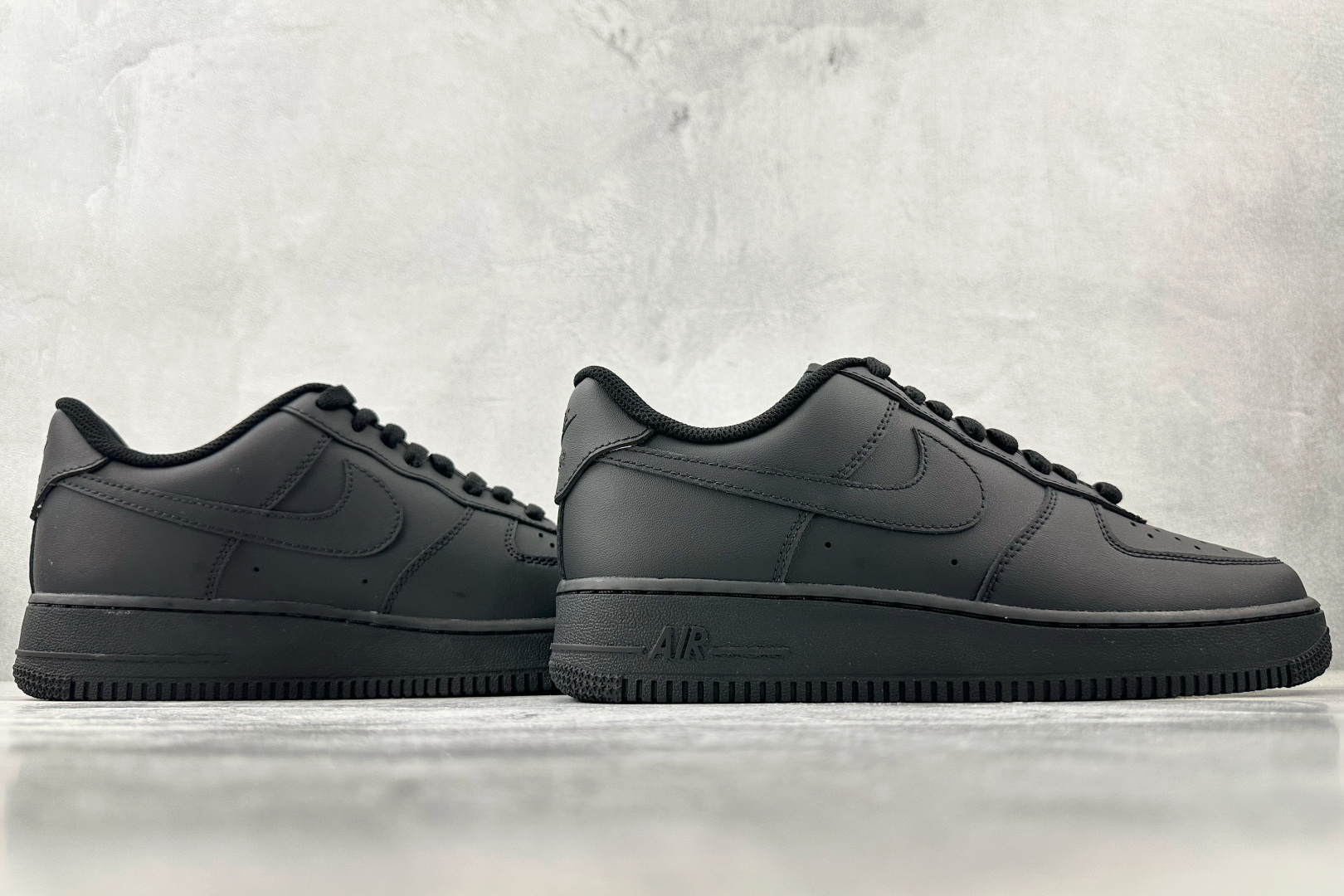 GX 
Nike Air Force 1'07 全黑

货号：CW2288 001
尺码：36 36.5