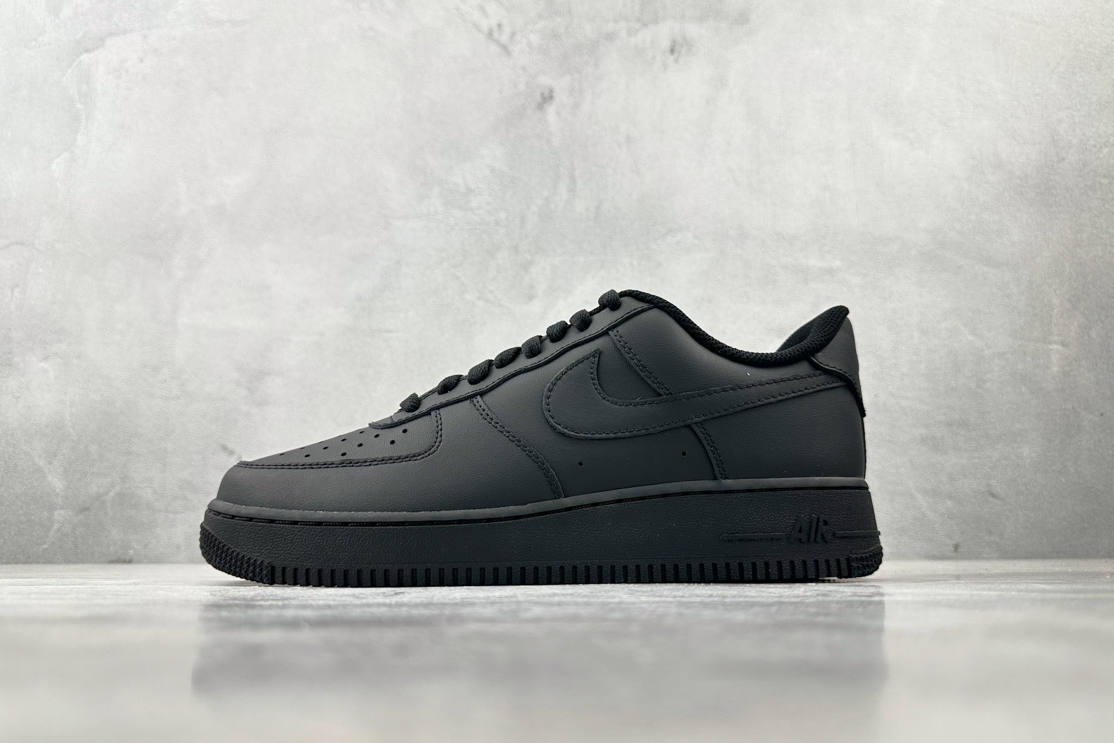 GX 
Nike Air Force 1'07 全黑

货号：CW2288 001
尺码：36 36.5
