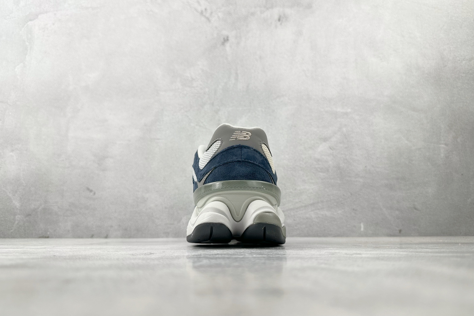 AY  本地💰230
New Balance NB 9060 浅蓝色

货号：U9060IND
尺码：36 36.5 37.5 38 38.5 39 40 40.5 41 42 42.5 43 44 44.5 45 46 46.5
编码：33