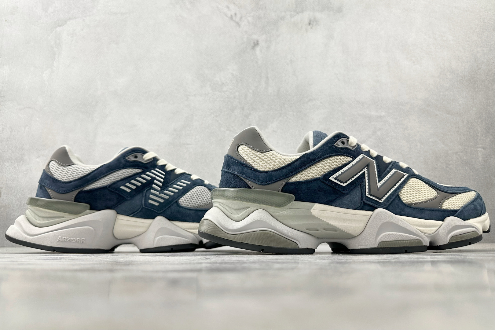 AY  本地💰230
New Balance NB 9060 浅蓝色

货号：U9060IND
尺码：36 36.5 37.5 38 38.5 39 40 40.5 41 42 42.5 43 44 44.5 45 46 46.5
编码：33