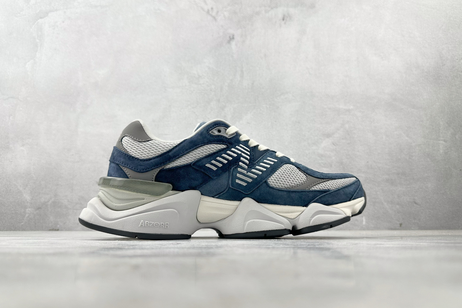 AY  本地💰230
New Balance NB 9060 浅蓝色

货号：U9060IND
尺码：36 36.5 37.5 38 38.5 39 40 40.5 41 42 42.5 43 44 44.5 45 46 46.5
编码：33