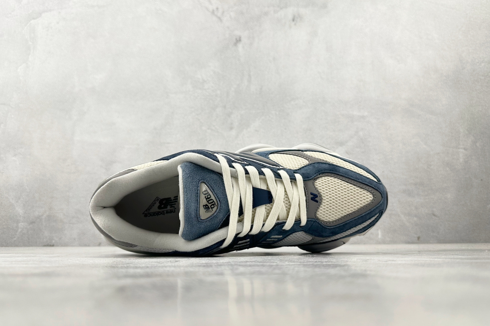 AY  本地💰230
New Balance NB 9060 浅蓝色

货号：U9060IND
尺码：36 36.5 37.5 38 38.5 39 40 40.5 41 42 42.5 43 44 44.5 45 46 46.5
编码：33
