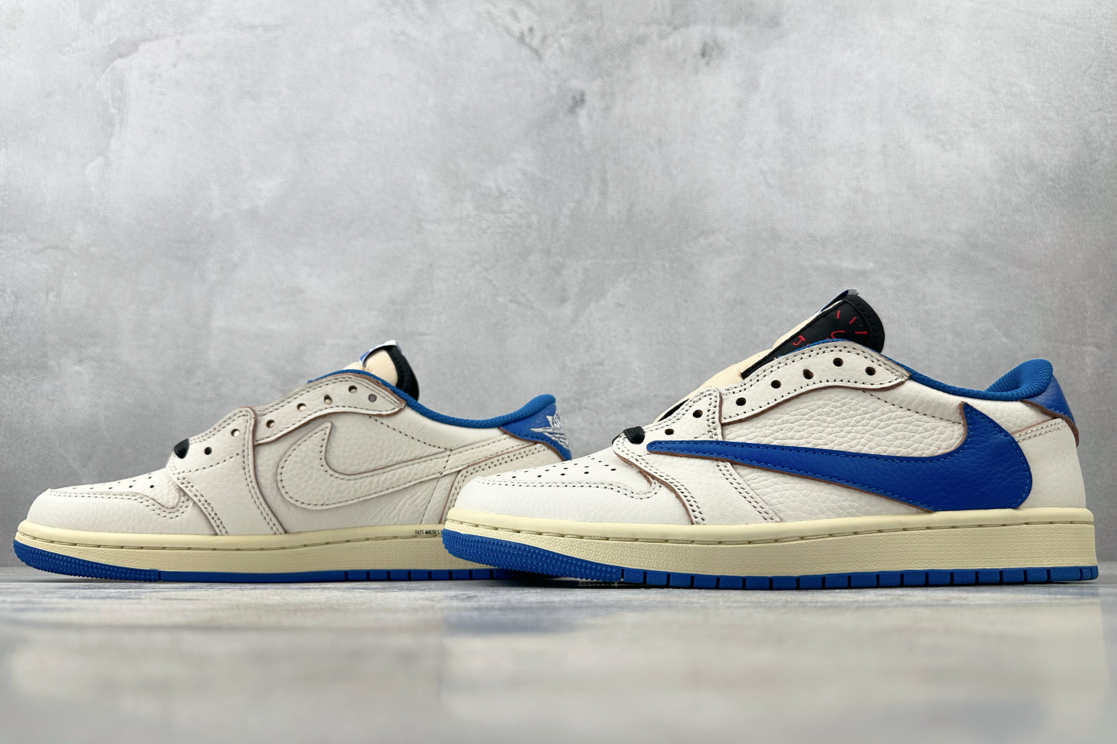 DT 本地💰300
顶级原版  Travis Scott x Jordan Air Jordan 1 Low OG 蓝色

货号：DM7866-104
尺码：35.5 36 36.5 37.5 38 38.5 39 40 40.5 41 42 42.5 43 44 45 46 
编码：39