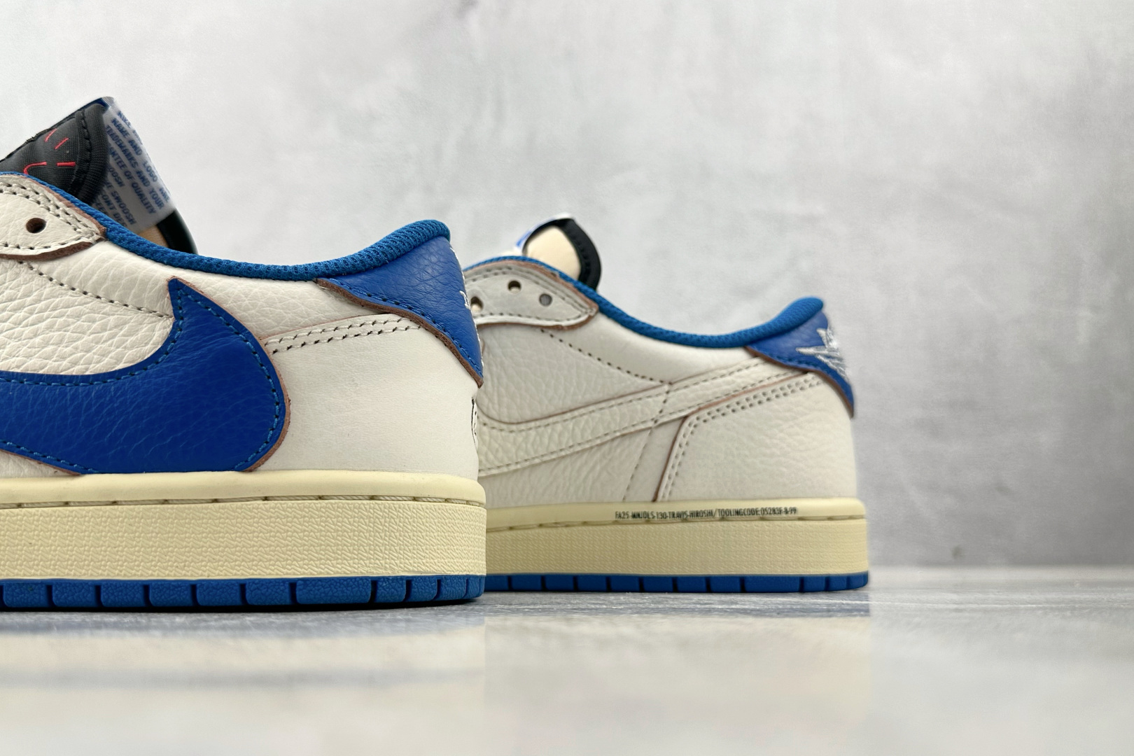 DT 本地💰300
顶级原版  Travis Scott x Jordan Air Jordan 1 Low OG 蓝色

货号：DM7866-104
尺码：35.5 36 36.5 37.5 38 38.5 39 40 40.5 41 42 42.5 43 44 45 46 
编码：39