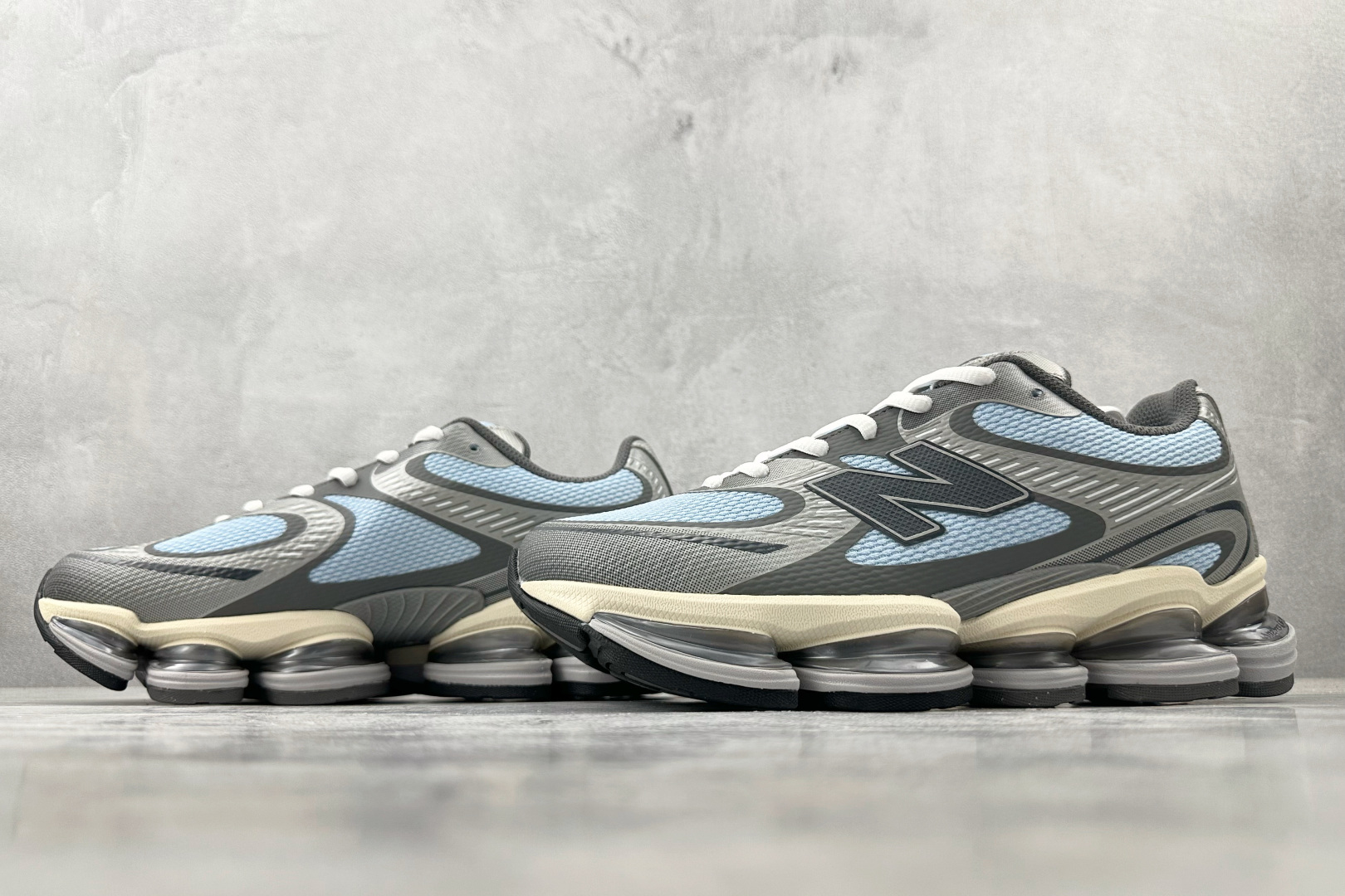 C 版 本地💰240
大厂出品 New Balance NB 2000 蓝灰

货号：U2000BA
尺码：36 36.5 37 38.5 39 40 40.5 41 42 42.5 43 44 44.5 45 46 46.5
编码：33