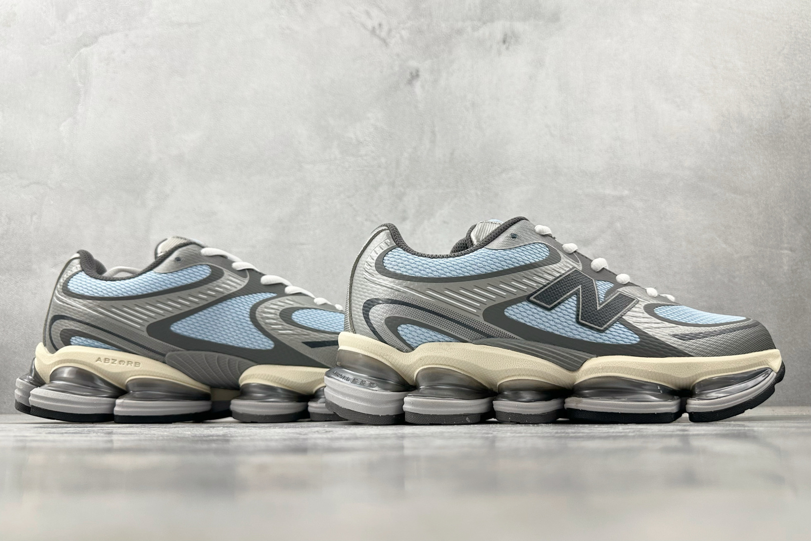 C 版 本地💰240
大厂出品 New Balance NB 2000 蓝灰

货号：U2000BA
尺码：36 36.5 37 38.5 39 40 40.5 41 42 42.5 43 44 44.5 45 46 46.5
编码：33
