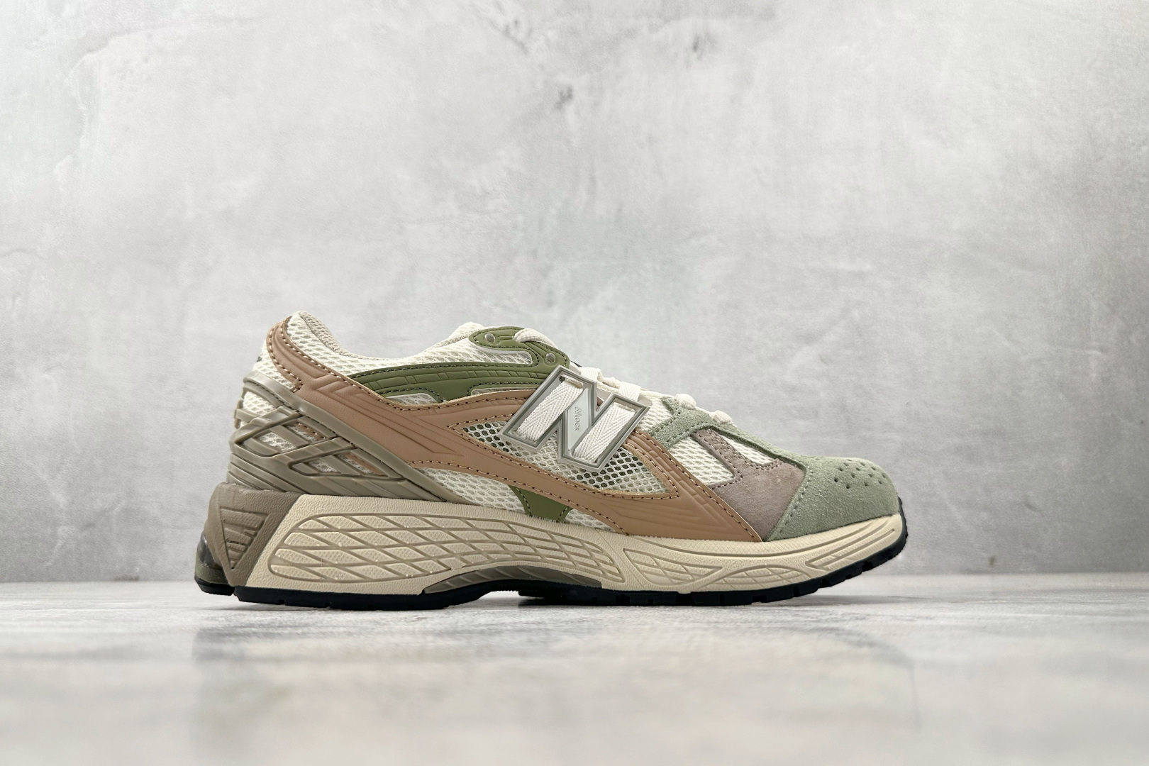 FC 本地💰200
纯原出品  New Balance NB 1906U 白灰

货号：M1906NE
尺码：36 36.5 37 38.5 39 40 40.5 41 42 42.5 43 44 44.5 45 46 46.5
编码：30