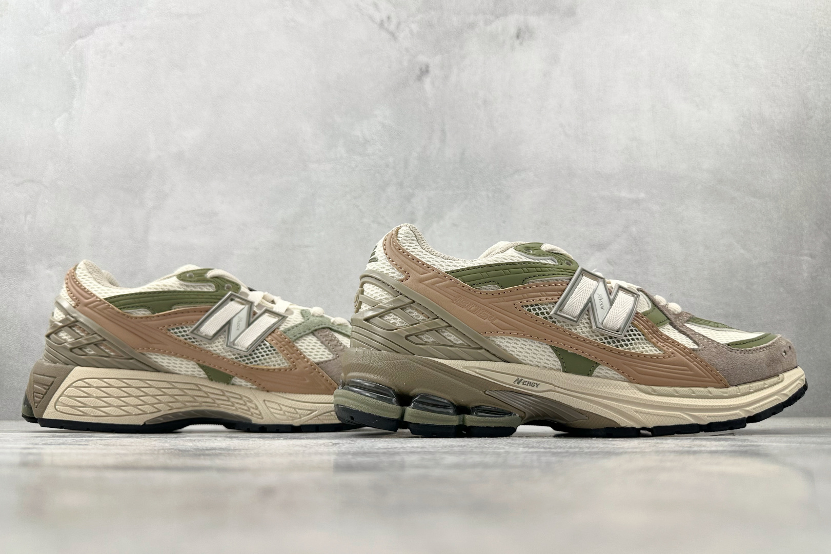 FC 本地💰200
纯原出品  New Balance NB 1906U 白灰

货号：M1906NE
尺码：36 36.5 37 38.5 39 40 40.5 41 42 42.5 43 44 44.5 45 46 46.5
编码：30