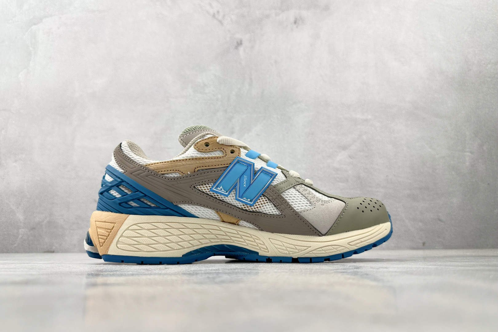 FC 本地💰200
纯原出品 CONCEPTS x New Balance NB 1906U 棕白蓝

货号：M1906NCS
尺码：36 36.5 37 38.5 39 40 40.5 41 42 42.5 43 44 44.5 45 46 46.5
编码：30