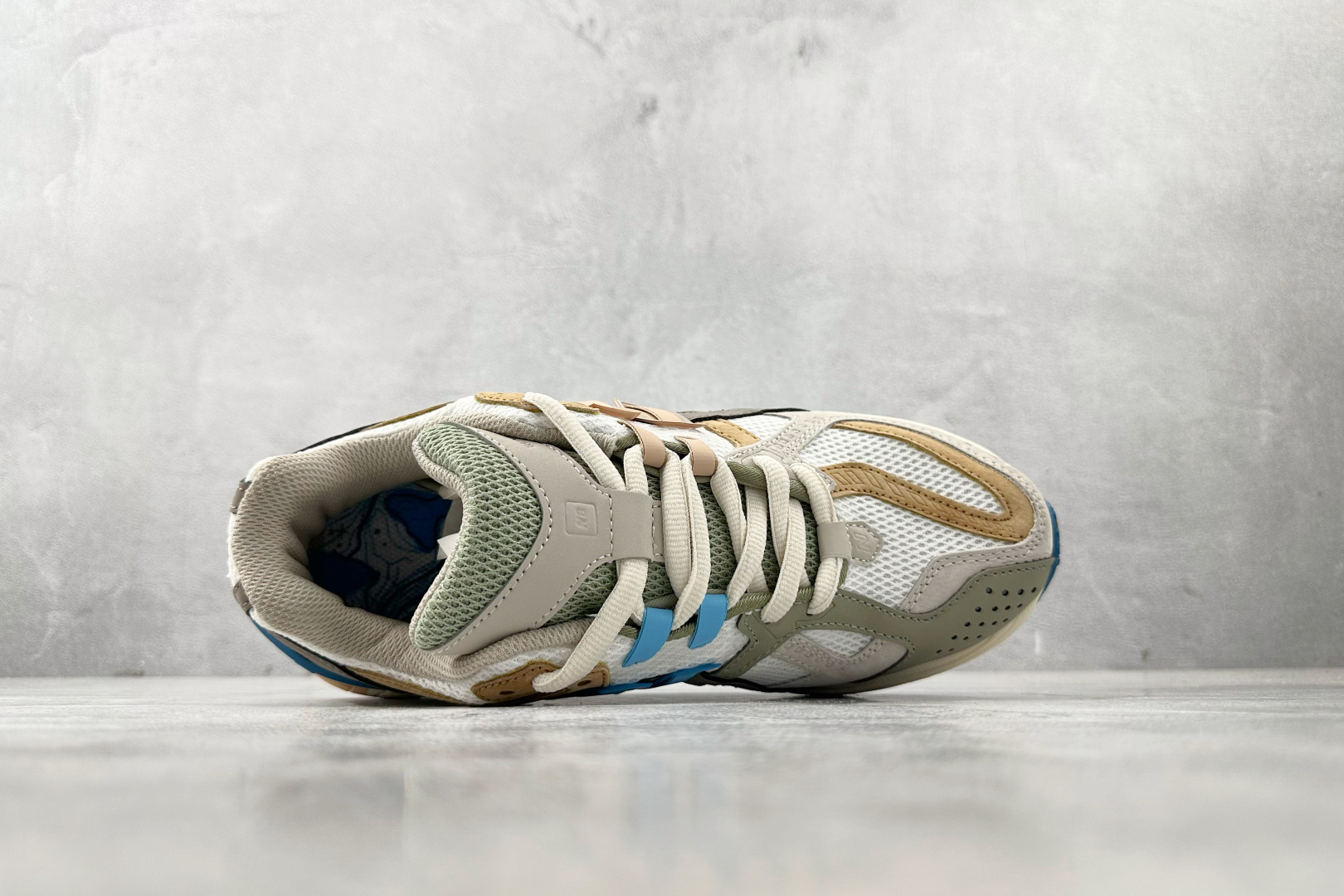 FC 本地💰200
纯原出品 CONCEPTS x New Balance NB 1906U 棕白蓝

货号：M1906NCS
尺码：36 36.5 37 38.5 39 40 40.5 41 42 42.5 43 44 44.5 45 46 46.5
编码：30