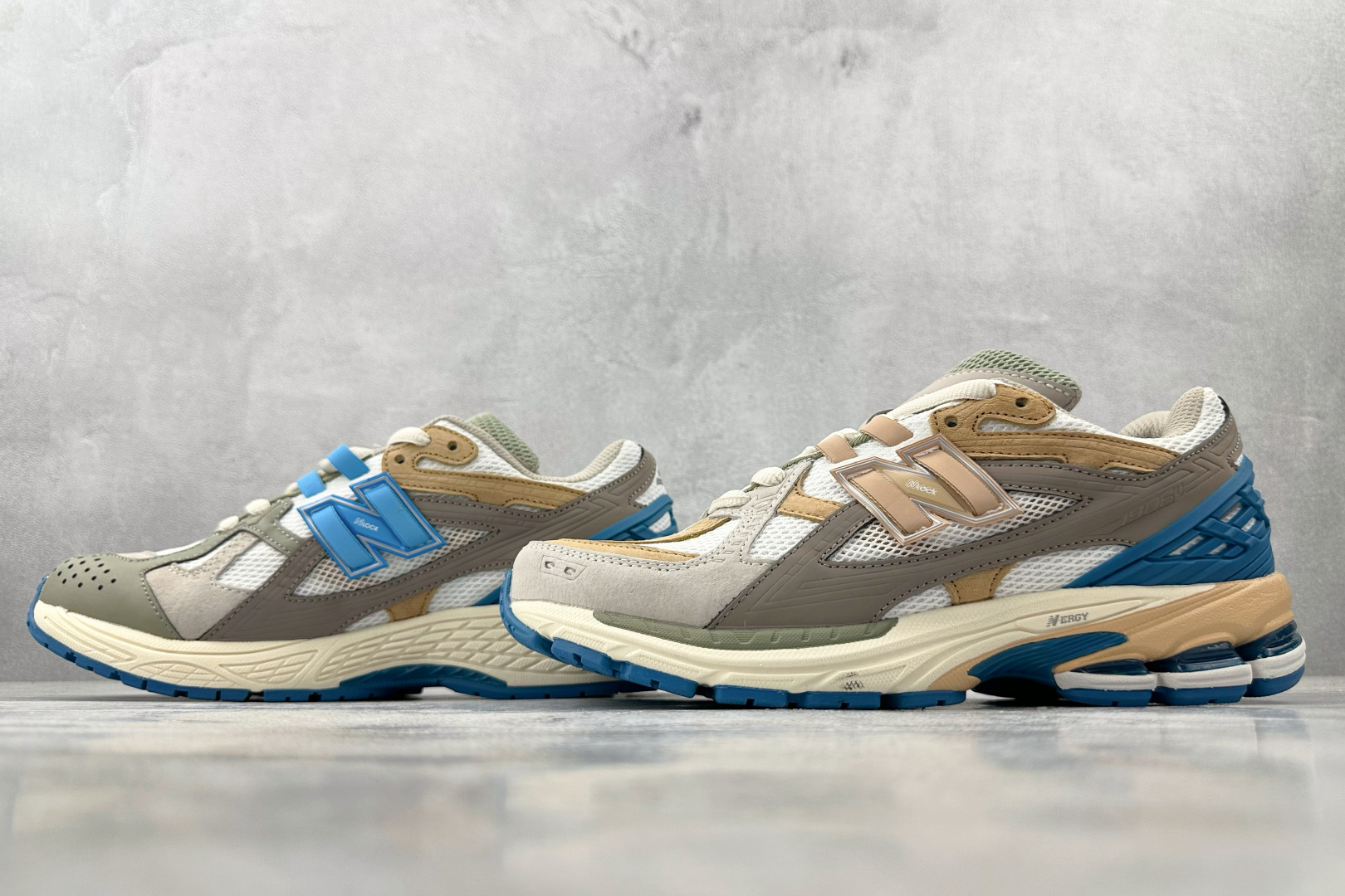 FC 本地💰200
纯原出品 CONCEPTS x New Balance NB 1906U 棕白蓝

货号：M1906NCS
尺码：36 36.5 37 38.5 39 40 40.5 41 42 42.5 43 44 44.5 45 46 46.5
编码：30