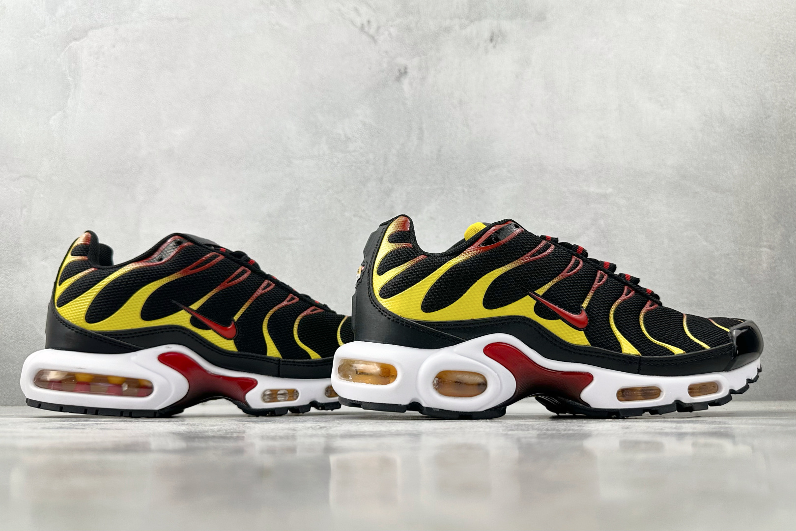 外贸 GW 本地💰150
Nike Air Max Plus 黑橙

货号：DC6094-001
尺码：36 37 38 39 40 41 42 43 44 45 46 47 48 49
编码：25