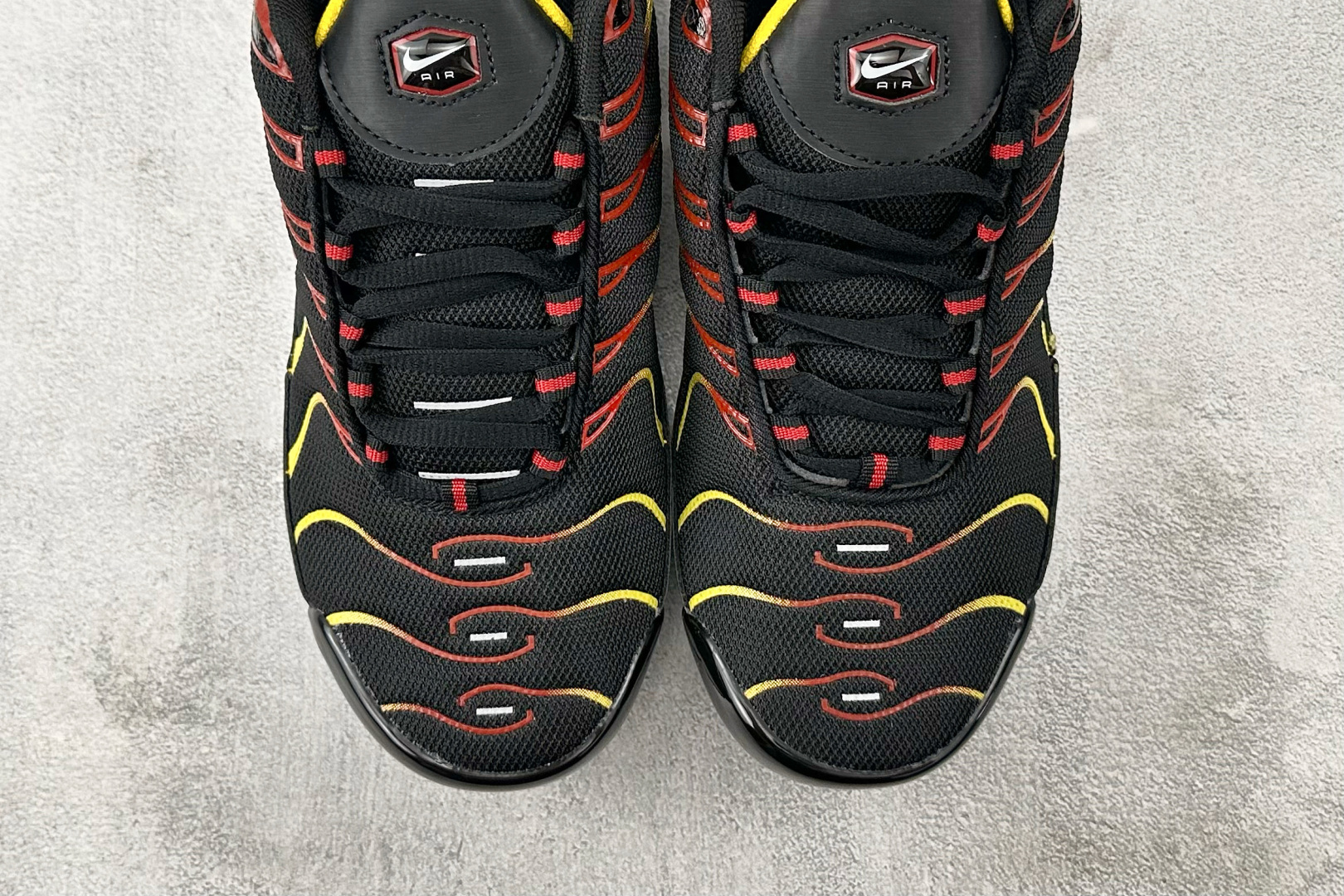 外贸 GW 本地💰150
Nike Air Max Plus 黑橙

货号：DC6094-001
尺码：36 37 38 39 40 41 42 43 44 45 46 47 48 49
编码：25