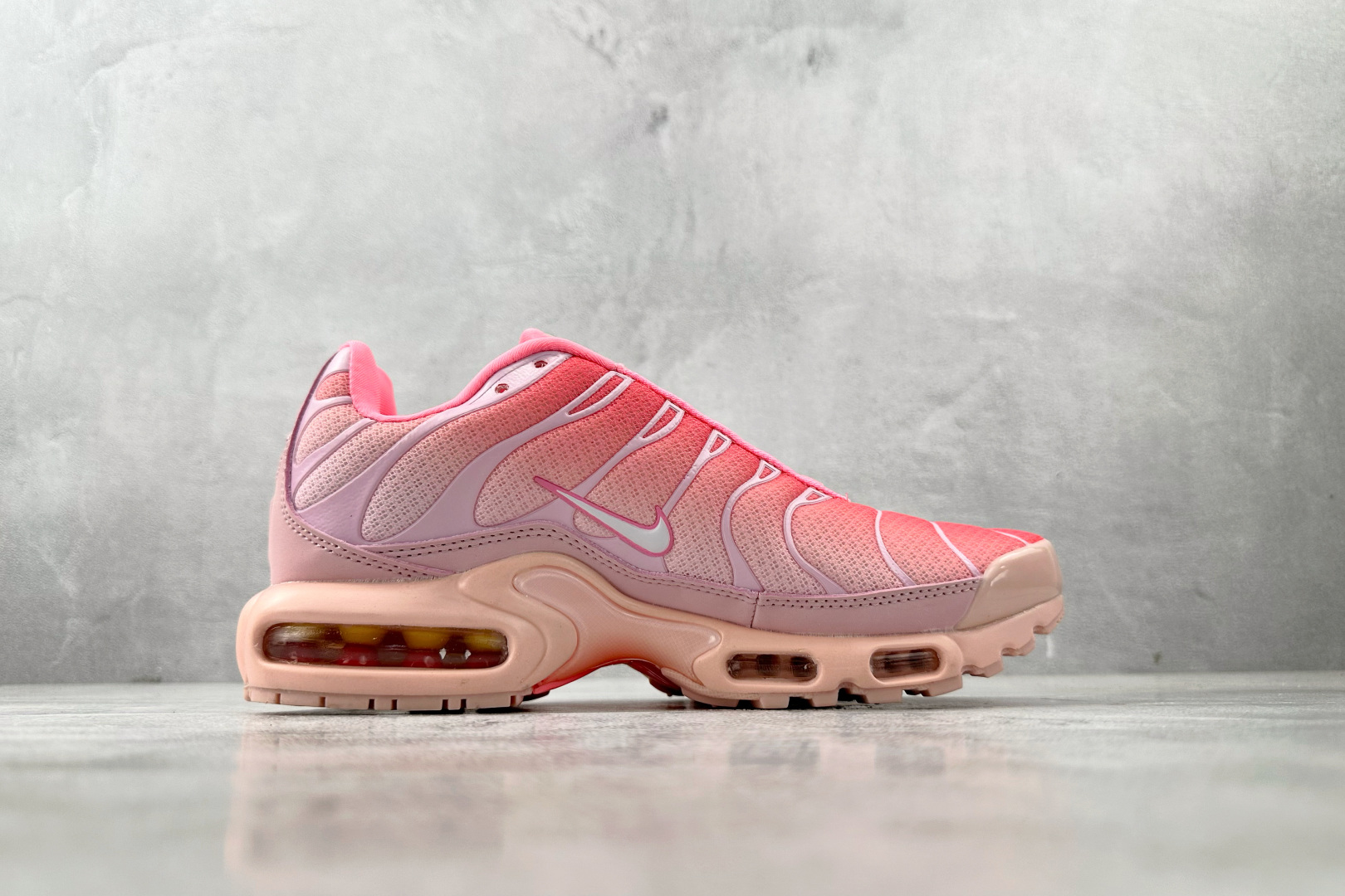 外贸 GW 本地💰150
Nike Air Max Plus 粉色 亚特兰大 城市限定

货号：DH0155-600
尺码：36 37 38 39 40 41 42 43 44 45 46 47 48 49
编码：25