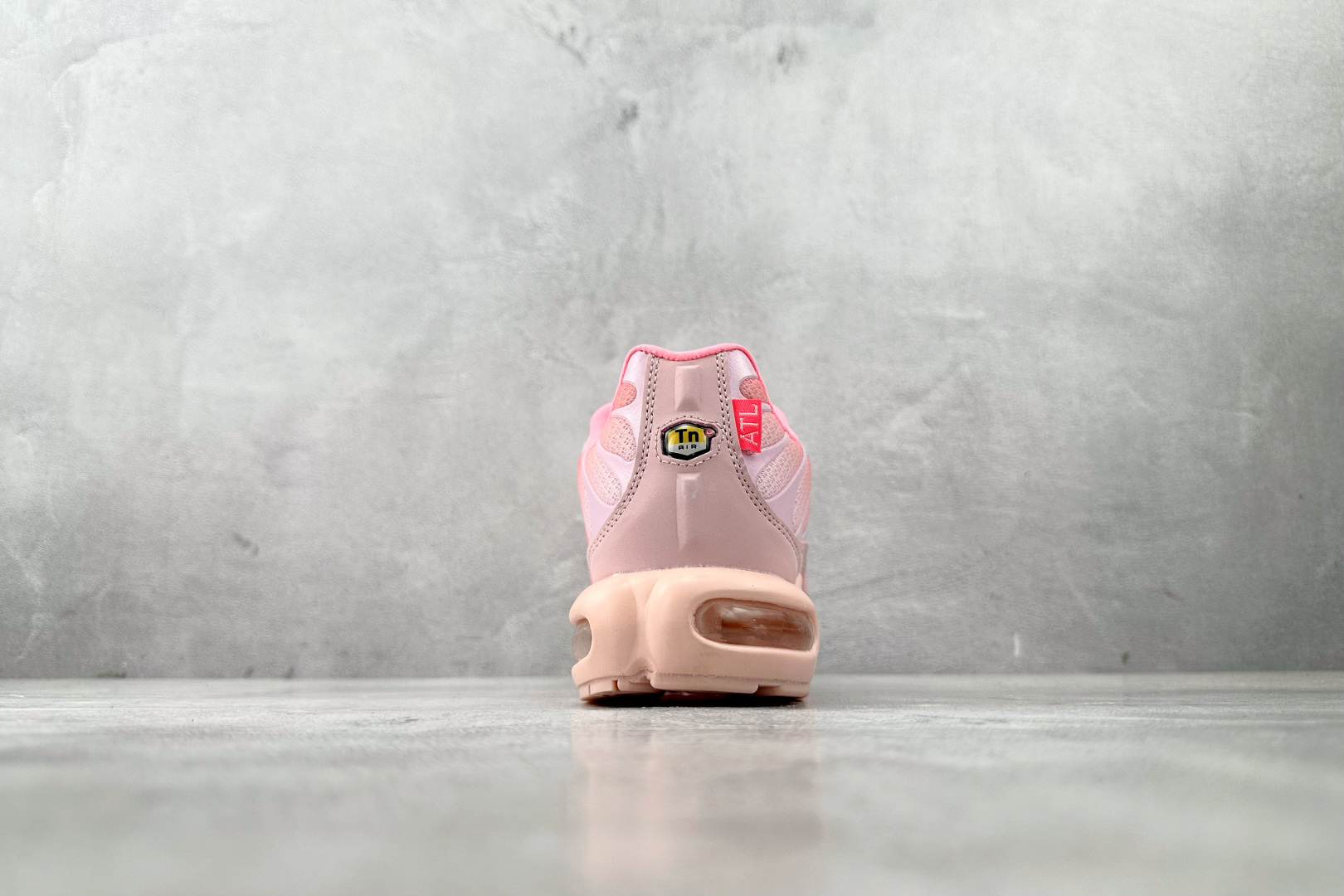外贸 GW 本地💰150
Nike Air Max Plus 粉色 亚特兰大 城市限定

货号：DH0155-600
尺码：36 37 38 39 40 41 42 43 44 45 46 47 48 49
编码：25