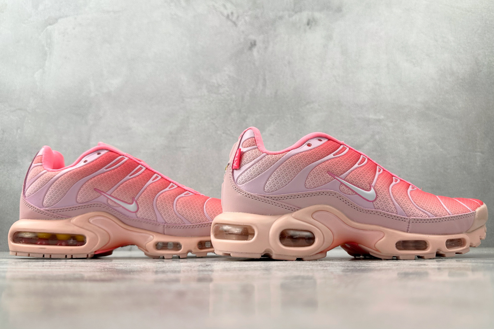 外贸 GW 本地💰150
Nike Air Max Plus 粉色 亚特兰大 城市限定

货号：DH0155-600
尺码：36 37 38 39 40 41 42 43 44 45 46 47 48 49
编码：25