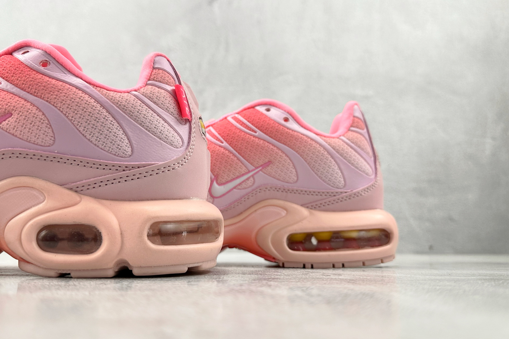 外贸 GW 本地💰150
Nike Air Max Plus 粉色 亚特兰大 城市限定

货号：DH0155-600
尺码：36 37 38 39 40 41 42 43 44 45 46 47 48 49
编码：25