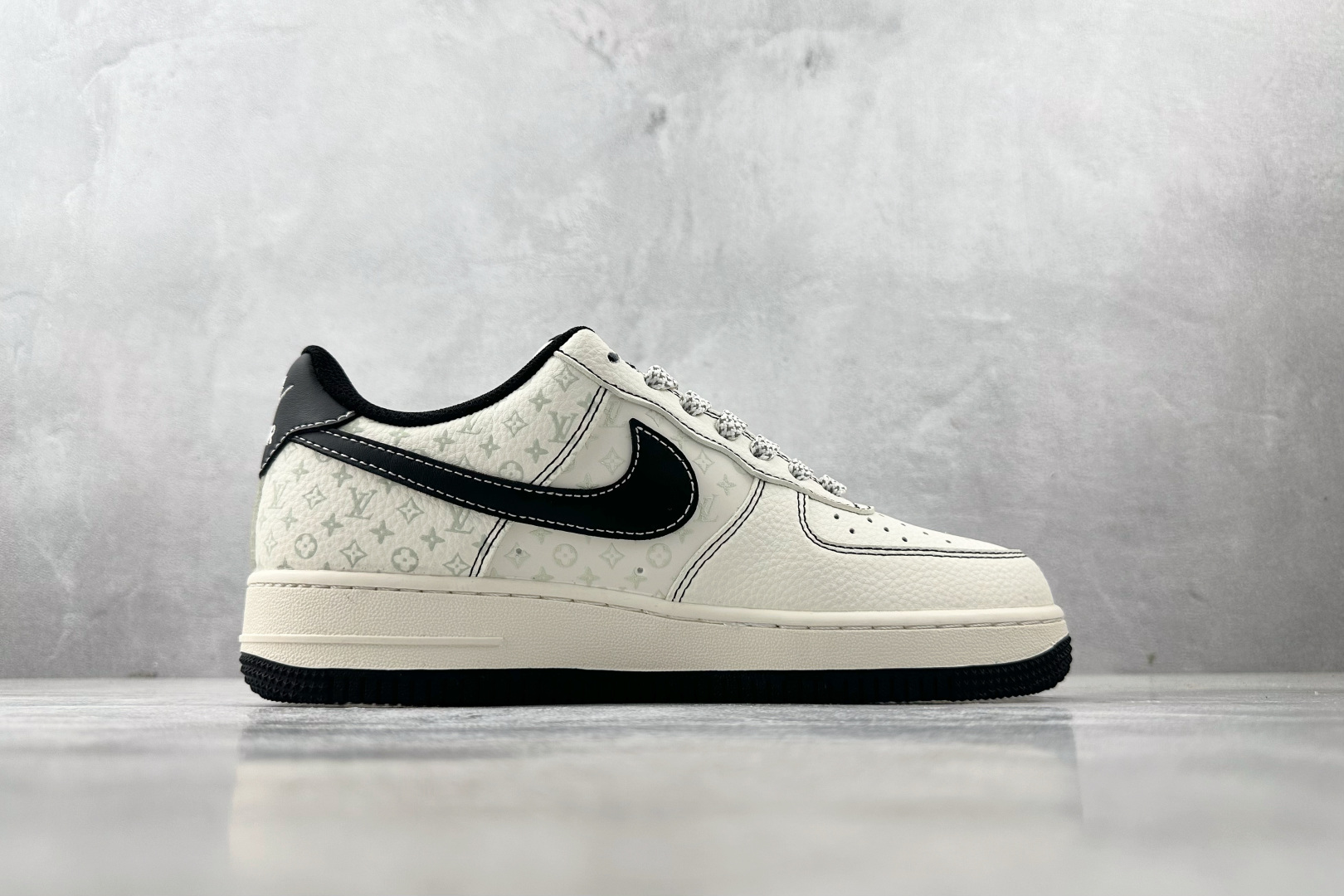 260 Nike Air Force 1'07 LV 联名 米白黑 CX5050-Y09