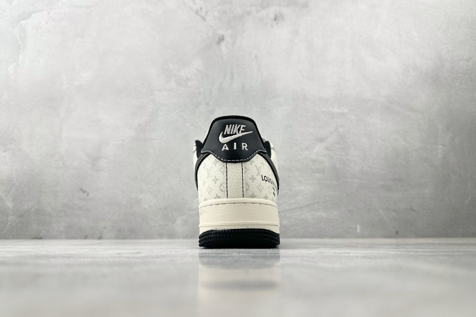 260 Nike Air Force 1'07 LV 联名 米白黑 CX5050-Y09