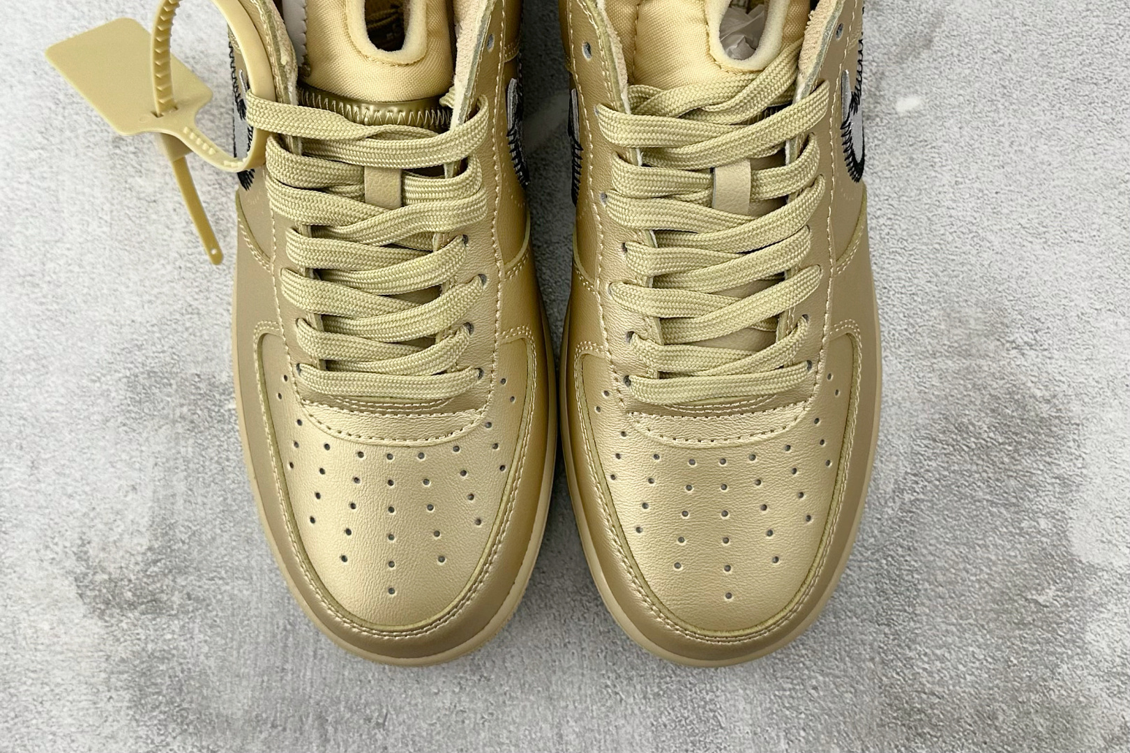 XC 本地💰250
OFF-WHITE x Nike Air Force 1 金色

货号：DX1419 900
尺码：40 40.5 41 42 42.5 43 44 44.5 45 46 46.5 47.5
编码：35