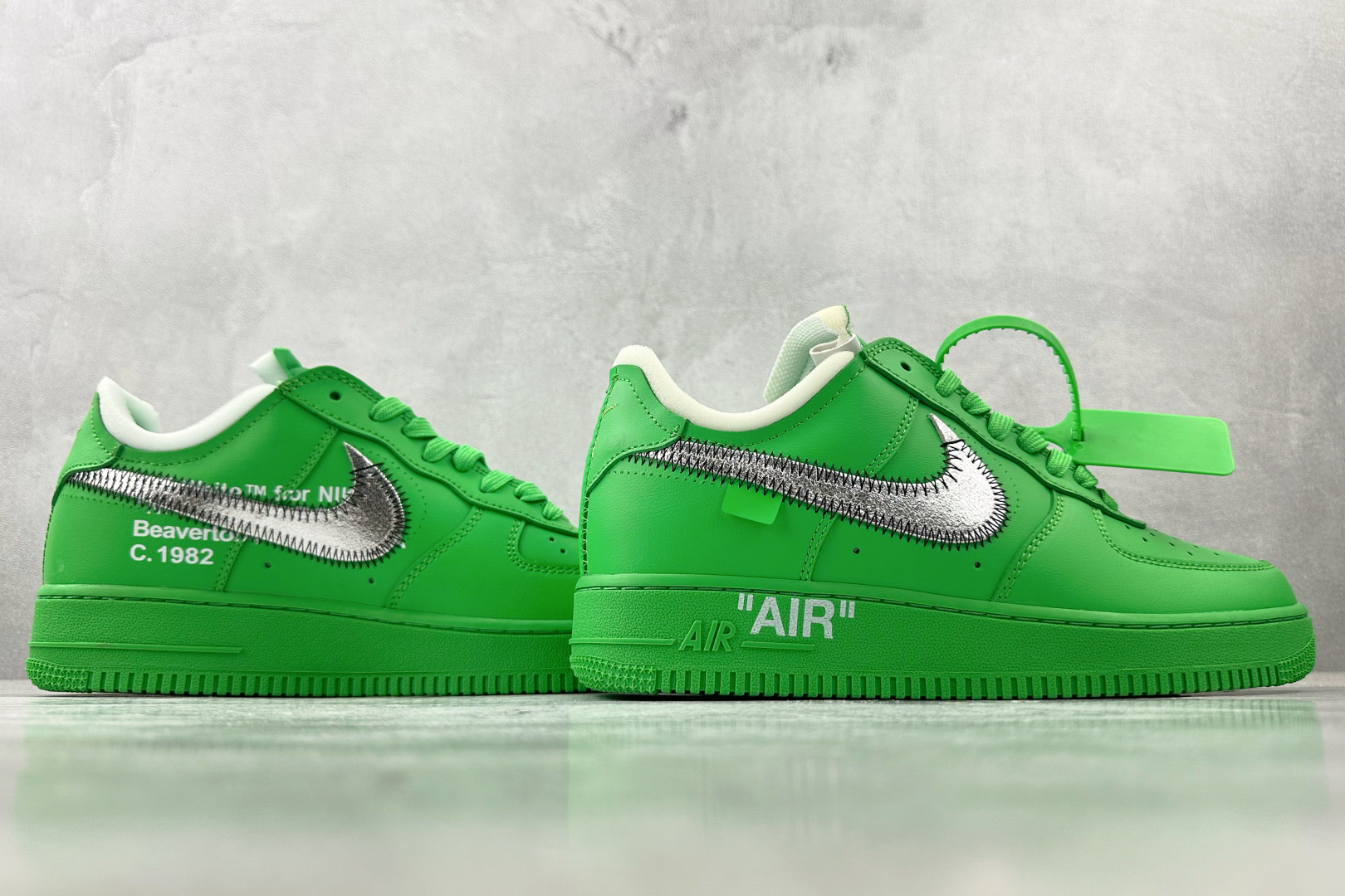 XC 本地💰250
OFF-WHITE x Nike Air Force 1 绿色

货号：DX1419-300
尺码：40 40.5 41 42 42.5 43 44 44.5 45 46 46.5 47.5
编码：35