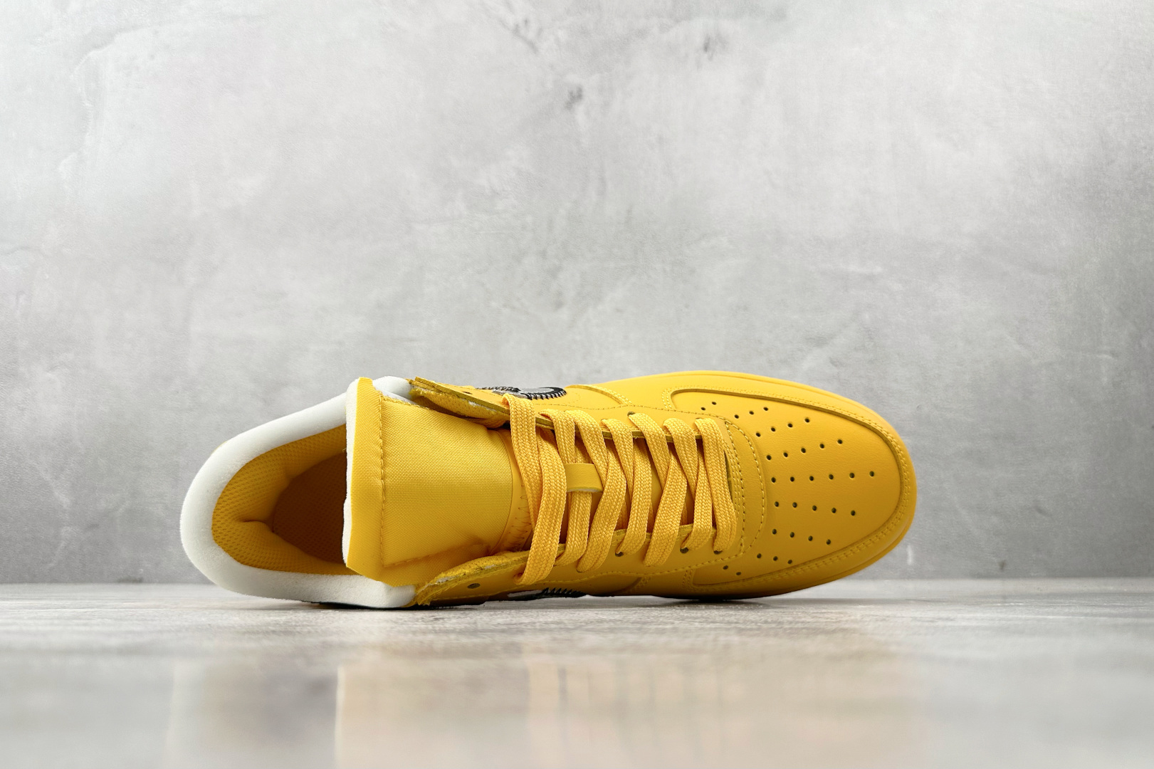 XC 本地💰250
OFF-WHITE x Nike Air Force 1 "Lemonade" 联名款 黄色

货号：DD1876-700
尺码：40 40.5 41 42 42.5 43 44 44.5 45 46 46.5 47.5
编码：35