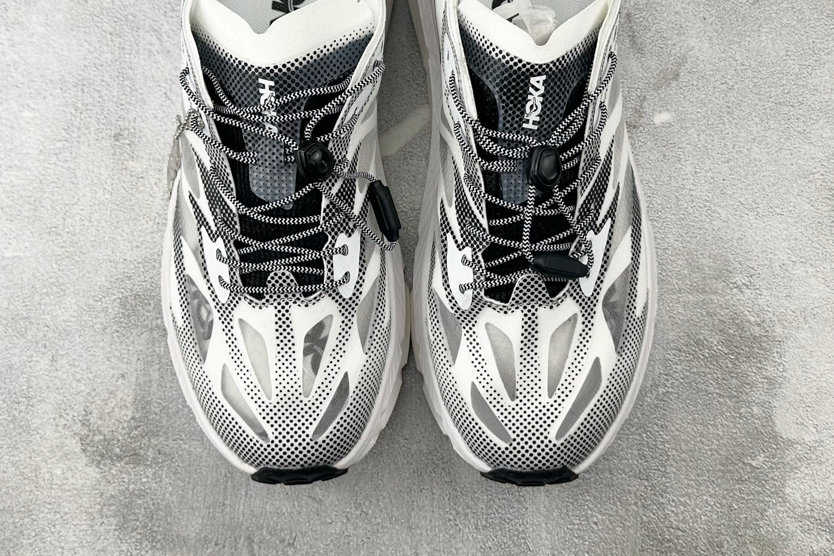 HK 本地💰210
平台专供 HOKA ONE ONE Mafate Speed 4 LITE 白黑

货号：1168971-WBLC
尺码：36 36.5 37.5 38 38.5 39 40 40.5 41 42 42.5 43 44 44.5 45 
编码：31