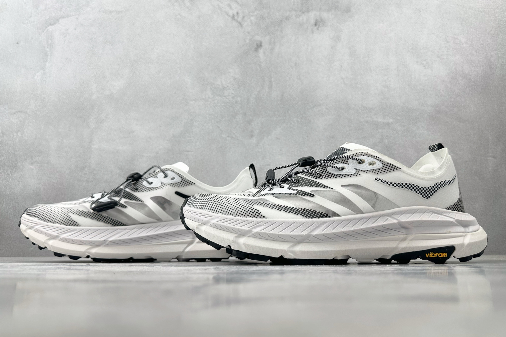 HK 本地💰210
平台专供 HOKA ONE ONE Mafate Speed 4 LITE 白黑

货号：1168971-WBLC
尺码：36 36.5 37.5 38 38.5 39 40 40.5 41 42 42.5 43 44 44.5 45 
编码：31