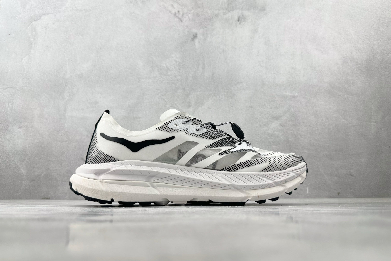 HK 本地💰210
平台专供 HOKA ONE ONE Mafate Speed 4 LITE 白黑

货号：1168971-WBLC
尺码：36 36.5 37.5 38 38.5 39 40 40.5 41 42 42.5 43 44 44.5 45 
编码：31