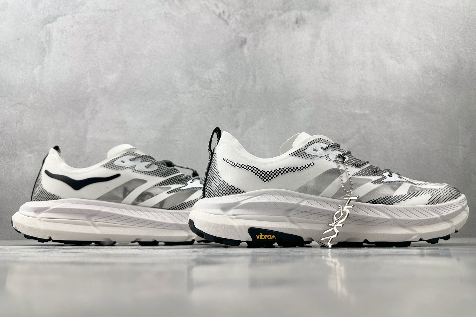 HK 本地💰210
平台专供 HOKA ONE ONE Mafate Speed 4 LITE 白黑

货号：1168971-WBLC
尺码：36 36.5 37.5 38 38.5 39 40 40.5 41 42 42.5 43 44 44.5 45 
编码：31