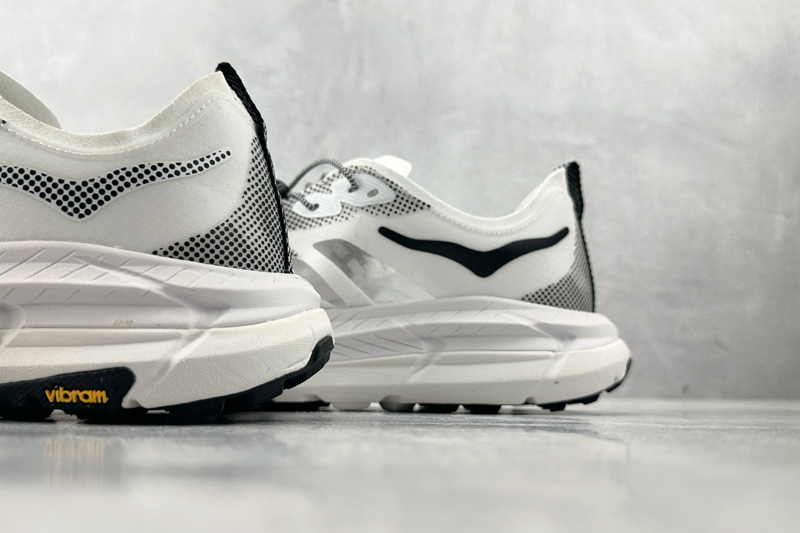 HK 本地💰210
平台专供 HOKA ONE ONE Mafate Speed 4 LITE 白黑

货号：1168971-WBLC
尺码：36 36.5 37.5 38 38.5 39 40 40.5 41 42 42.5 43 44 44.5 45 
编码：31