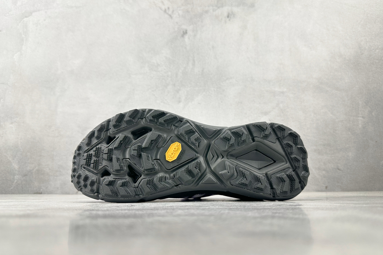 HK 本地💰210
平台专供 HOKA ONE ONE Mafate Speed 4 LITE 紫黑色

货号：1168450-SLWS
尺码：36 36.5 37.5 38 38.5 39 40 40.5 41 42 42.5 43 44 44.5 45 
编码：31