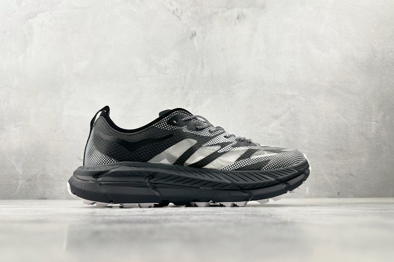 HK 本地💰210
平台专供 HOKA ONE ONE Mafate Speed 4 LITE 银黑

货号：1168971-BWHT
尺码：36 36.5 37.5 38 38.5 39 40 40.5 41 42 42.5 43 44 44.5 45 
编码：31
