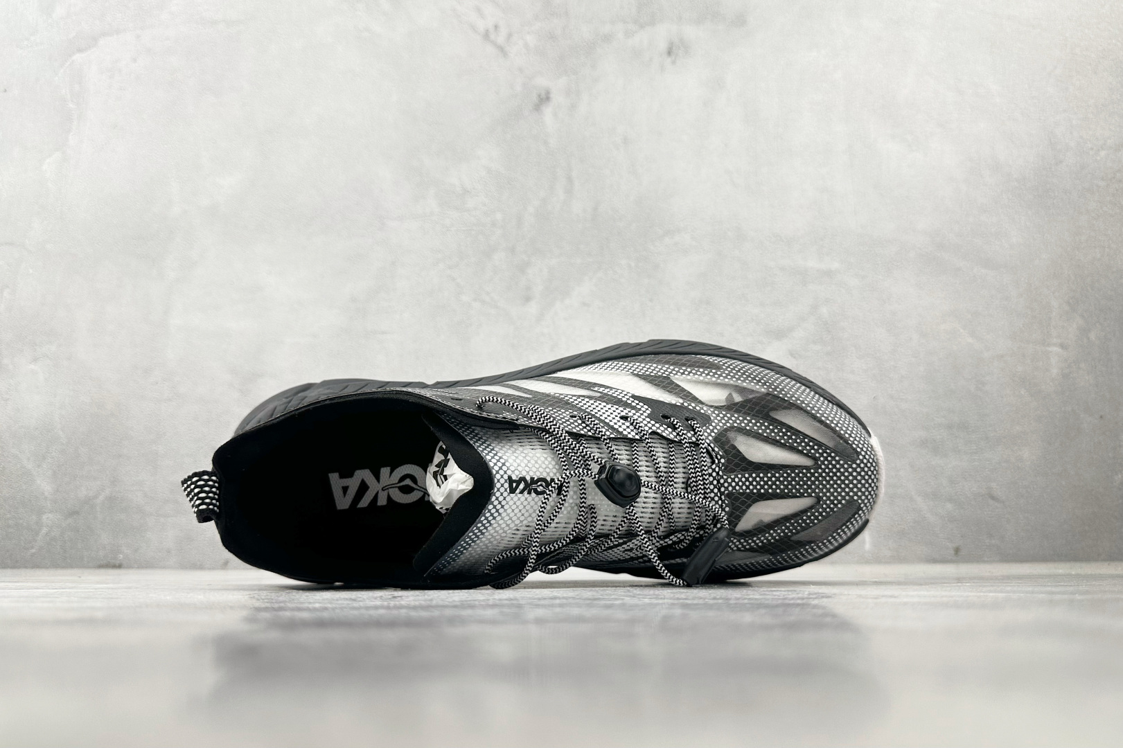 HK 本地💰210
平台专供 HOKA ONE ONE Mafate Speed 4 LITE 银黑

货号：1168971-BWHT
尺码：36 36.5 37.5 38 38.5 39 40 40.5 41 42 42.5 43 44 44.5 45 
编码：31