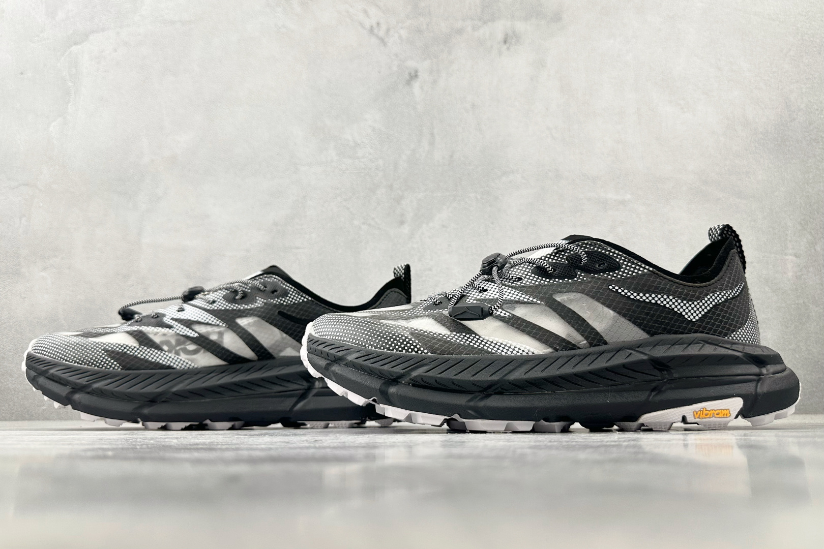 HK 本地💰210
平台专供 HOKA ONE ONE Mafate Speed 4 LITE 银黑

货号：1168971-BWHT
尺码：36 36.5 37.5 38 38.5 39 40 40.5 41 42 42.5 43 44 44.5 45 
编码：31