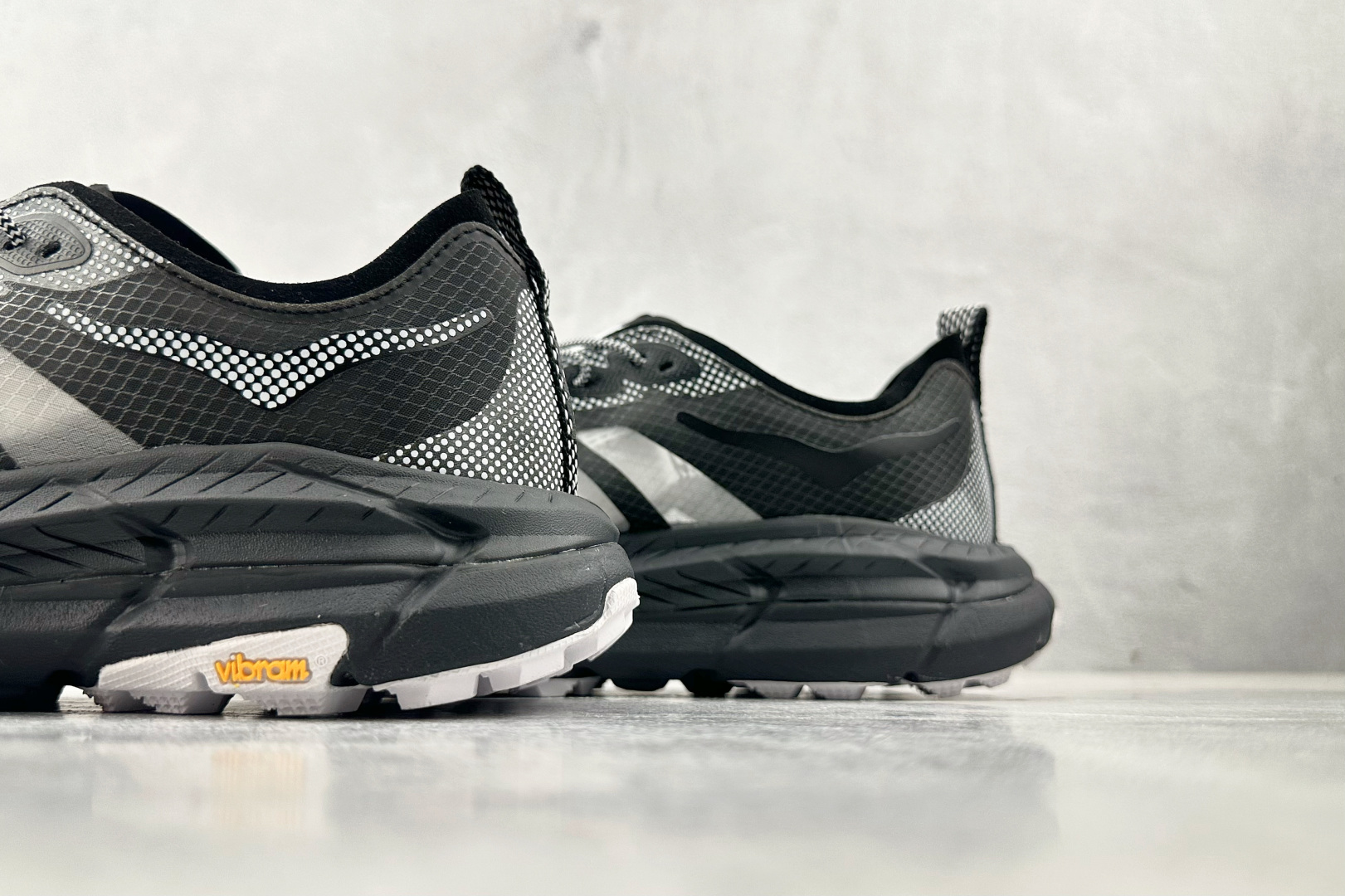 HK 本地💰210
平台专供 HOKA ONE ONE Mafate Speed 4 LITE 银黑

货号：1168971-BWHT
尺码：36 36.5 37.5 38 38.5 39 40 40.5 41 42 42.5 43 44 44.5 45 
编码：31