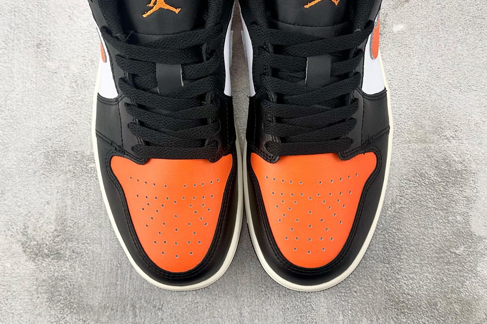 240 Jordan Air Jordan 1 黑白色 553558-081